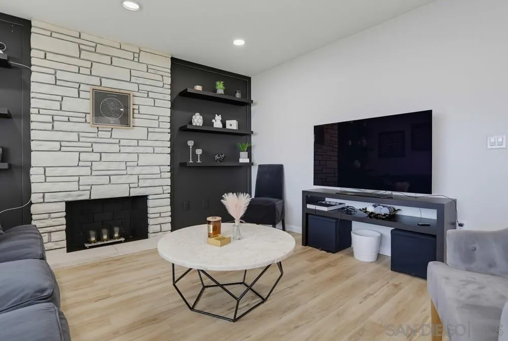 2718 Powhatan Ave., San Diego, CA 92117 - Photo 4 of 26, San Diego, CA