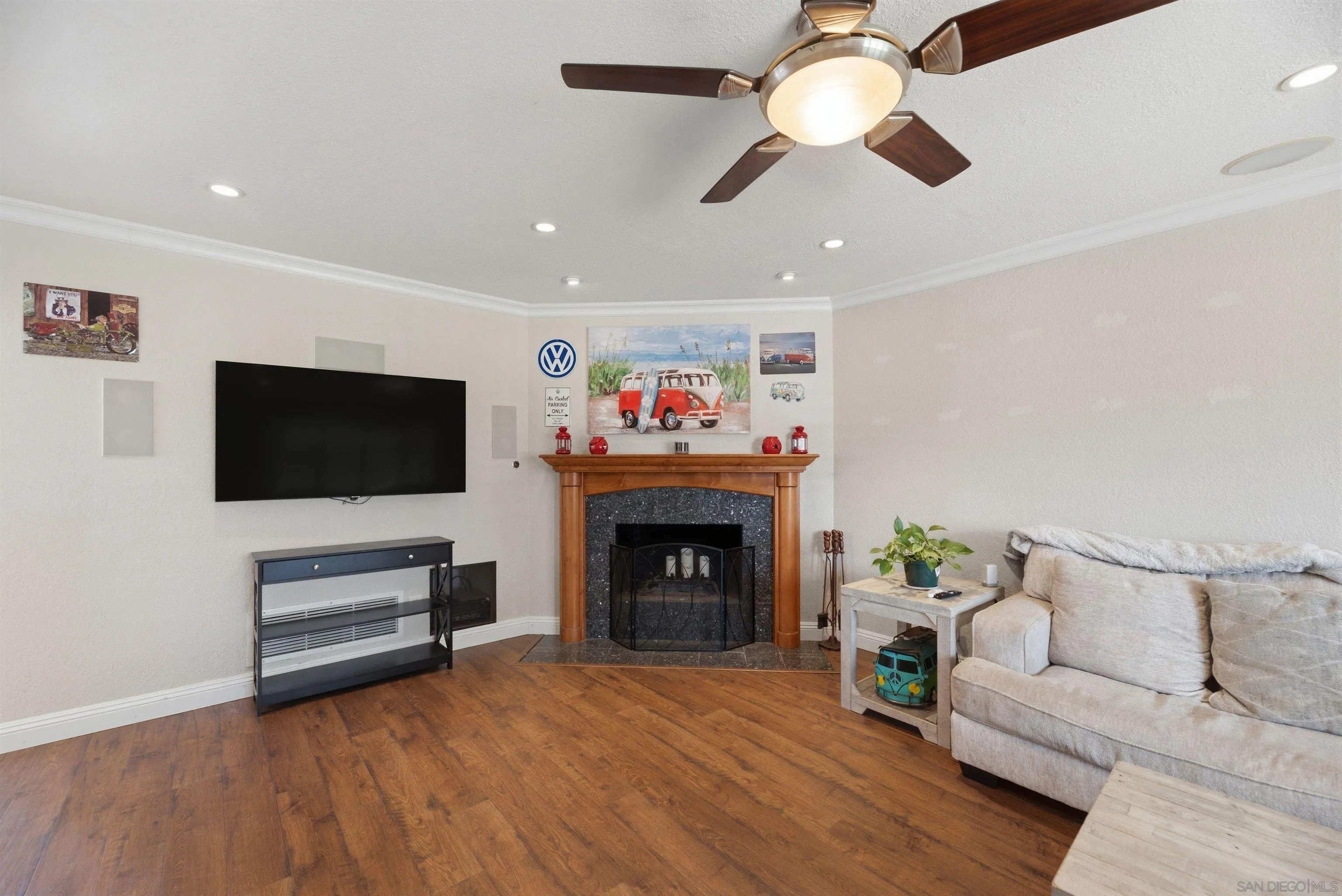 https://cdn.realtyfeed.com/cdn/127/260019148/2c3cfe222cbeaf55cc50a0a1c0eecd35.webp
