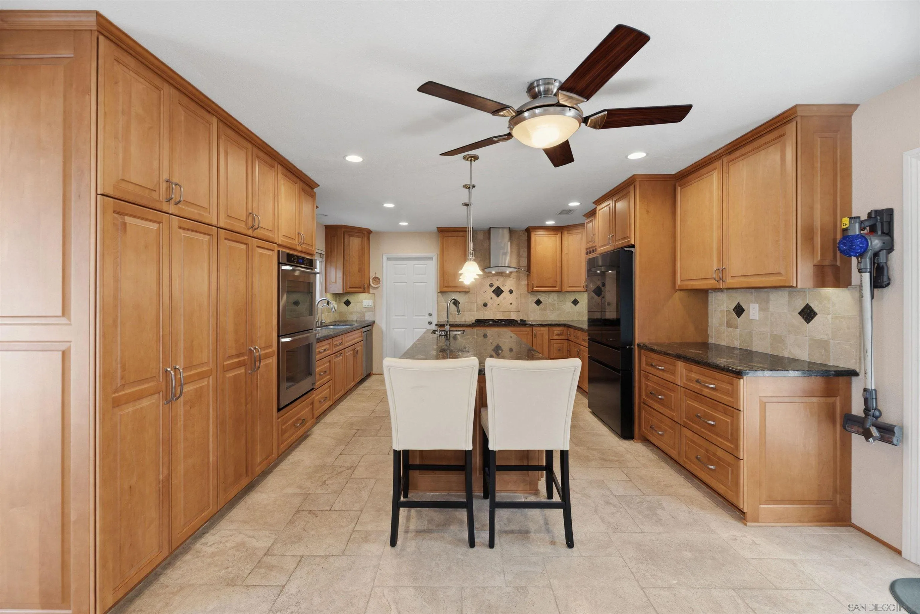 https://cdn.realtyfeed.com/cdn/127/260019148/9c120397889b06b45ce05cf21c9cb30d.webp