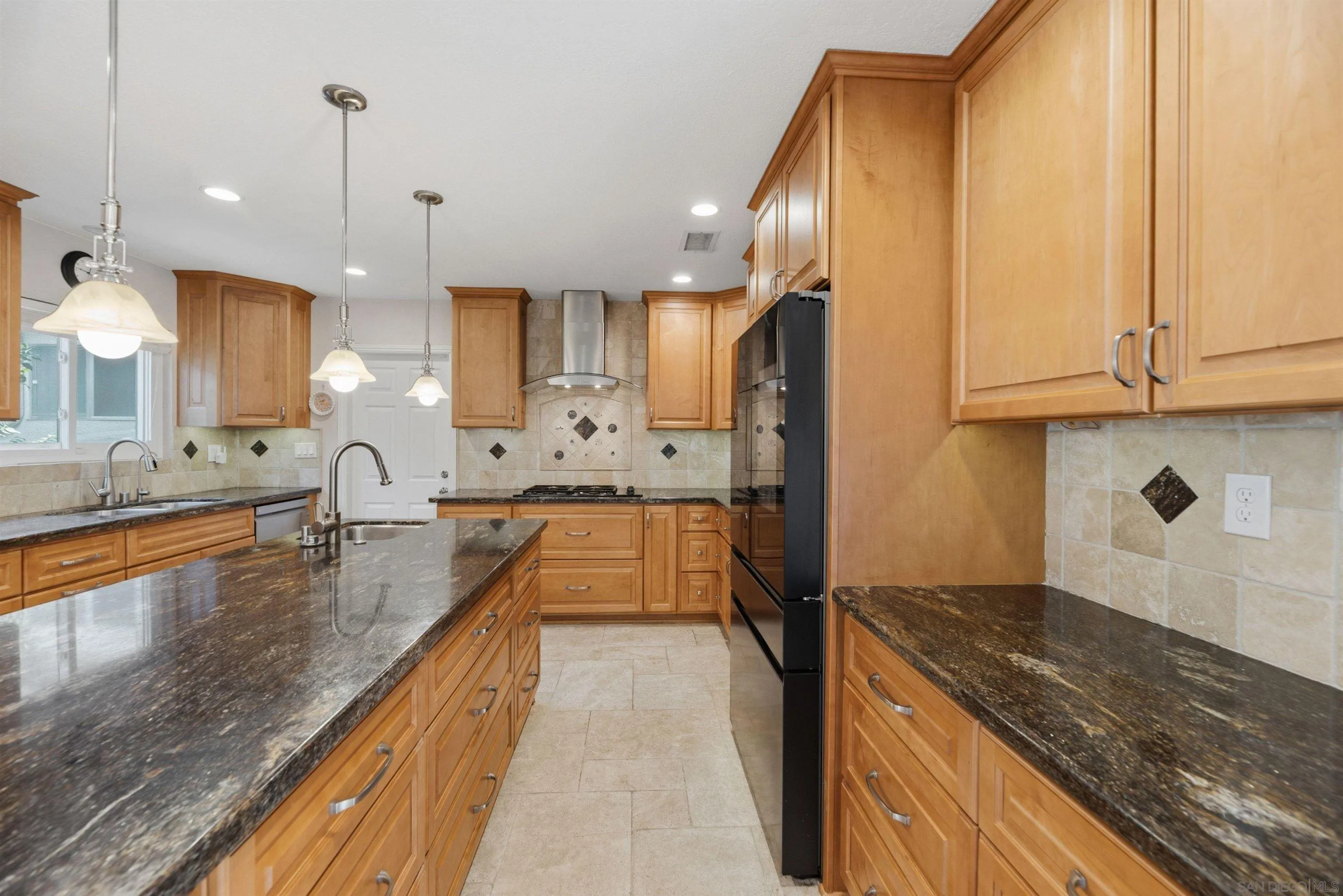 https://cdn.realtyfeed.com/cdn/127/260019148/abcdfcc5806d2d2c1a27666f6f13d3f3.webp
