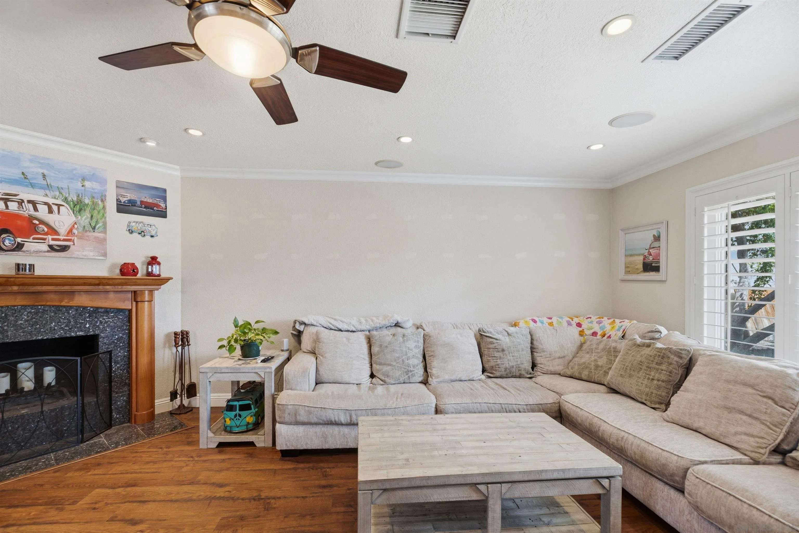 https://cdn.realtyfeed.com/cdn/127/260019148/eb5e2391ec2a17219742cc23139865f1.webp