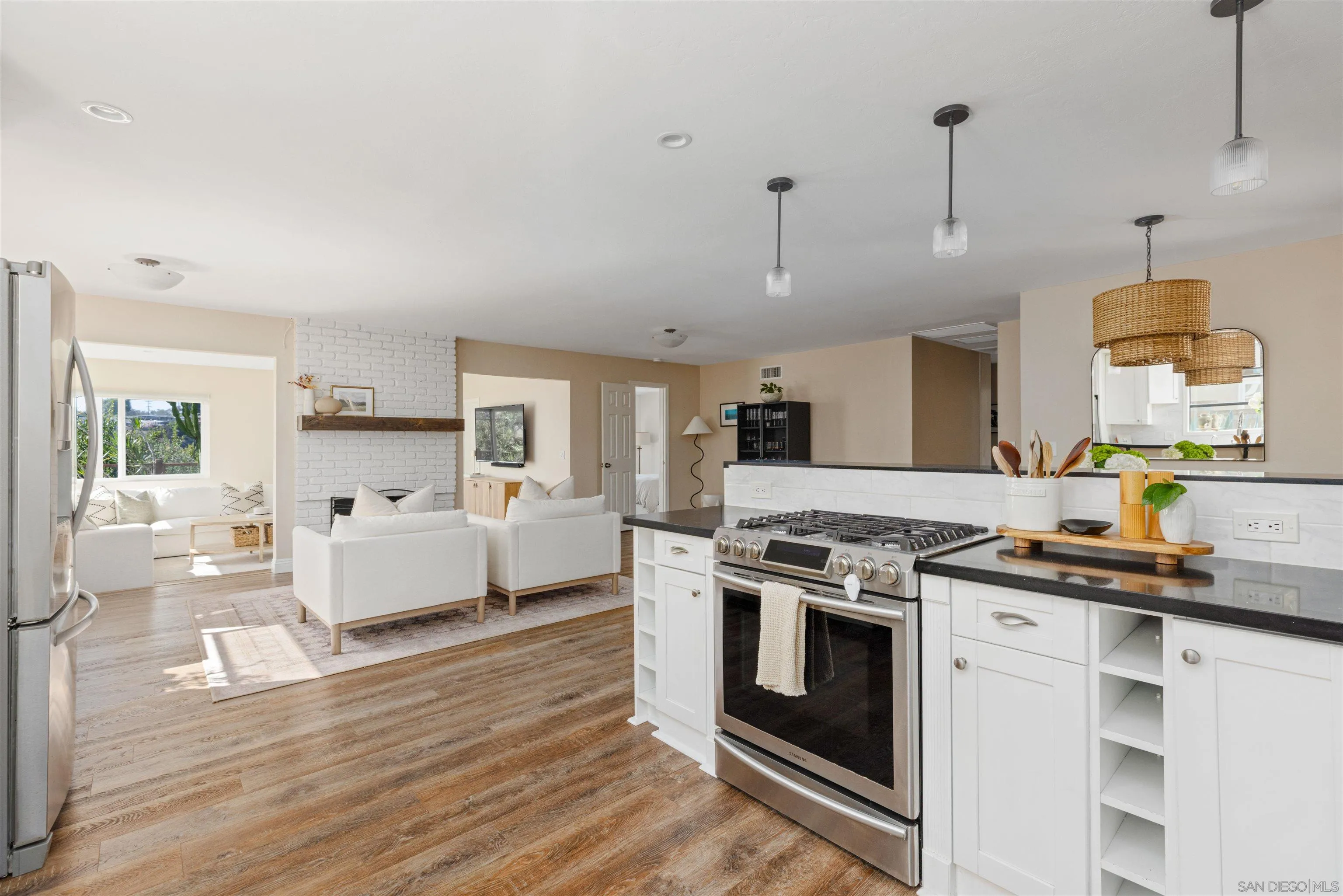 https://cdn.realtyfeed.com/cdn/127/260019150/48c86860791f5a1b1b7ccbee911ce226.webp