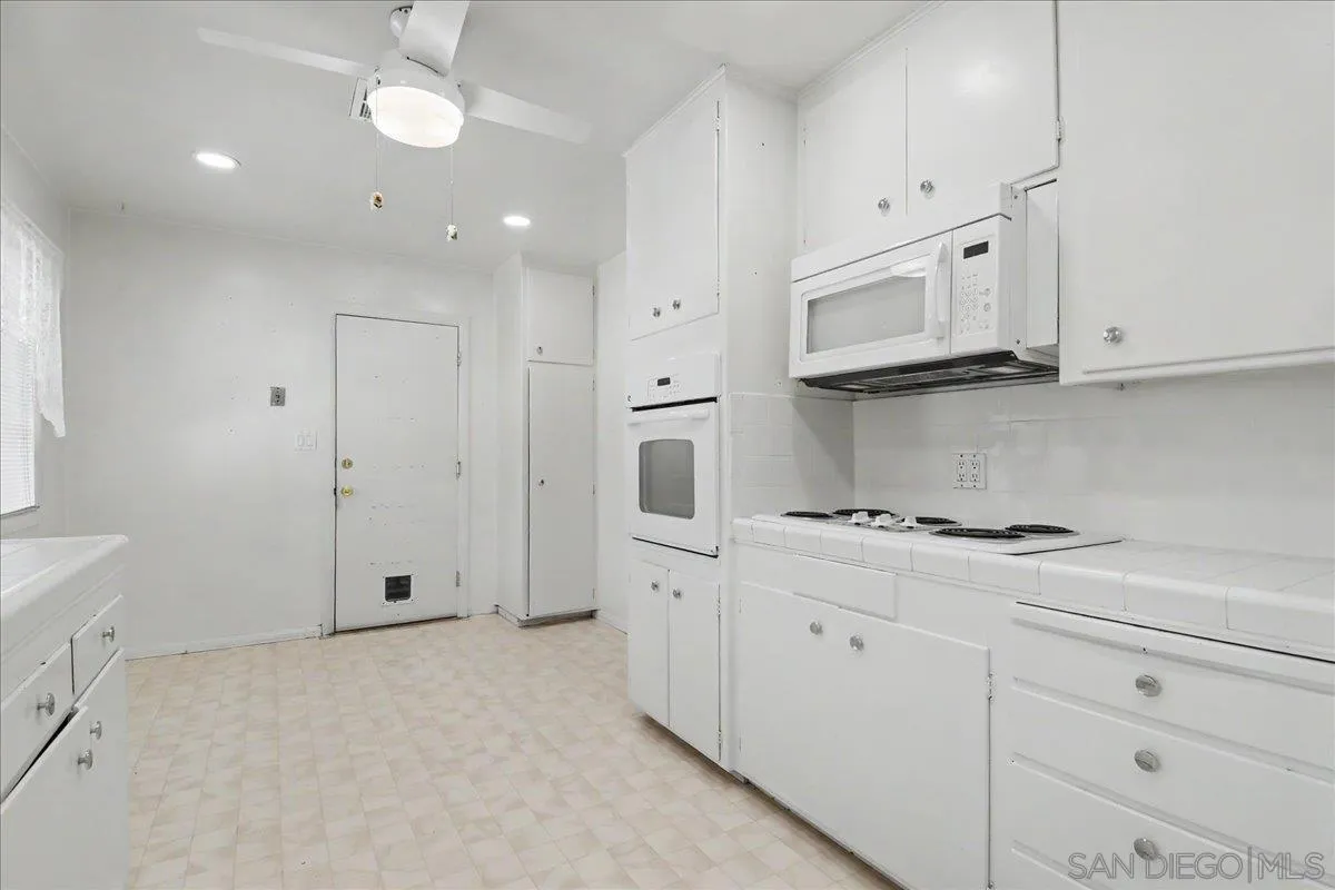 https://cdn.realtyfeed.com/cdn/127/260019157/0540e70cc74e325fc06956979f6d3e88.webp