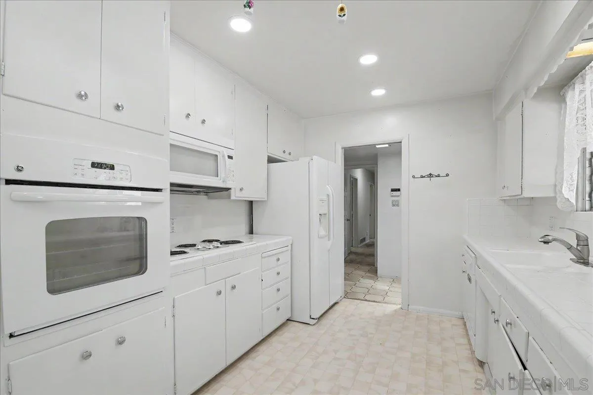 https://cdn.realtyfeed.com/cdn/127/260019157/1408591671a2c3001d83480a5b48c9de.webp