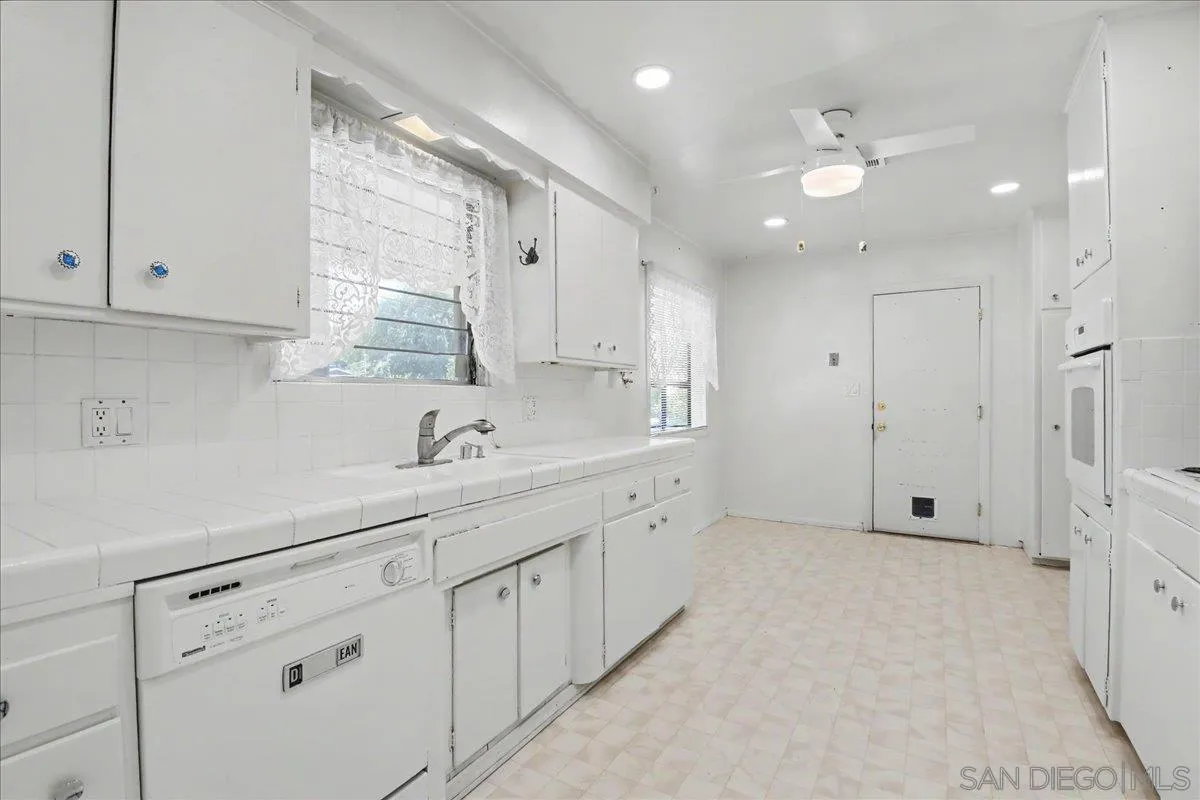 https://cdn.realtyfeed.com/cdn/127/260019157/f9bed6c8758a6883dd90a9949b4040e4.webp