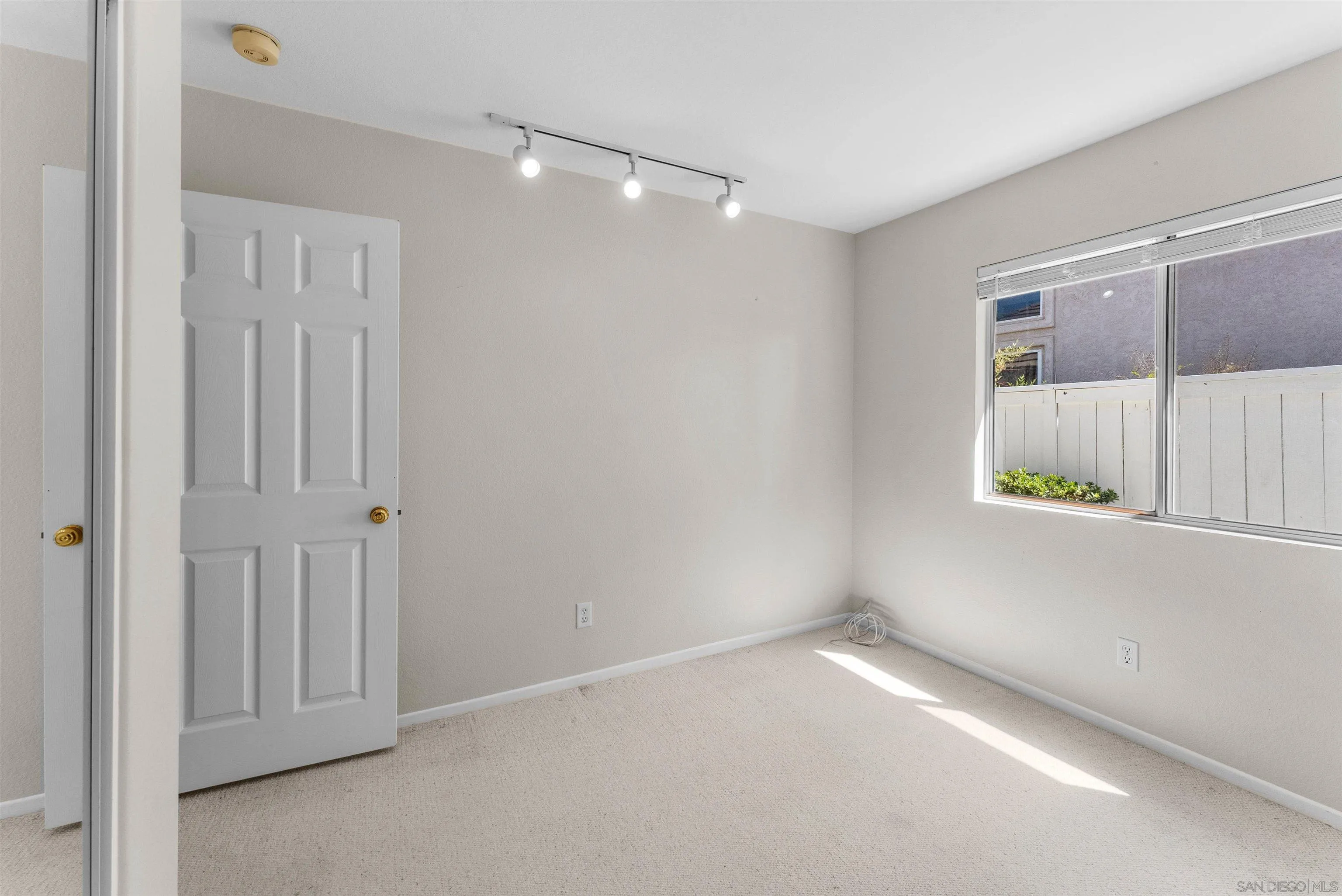 https://cdn.realtyfeed.com/cdn/127/260019160/02c39e497016712324fa6914f498bd78.webp