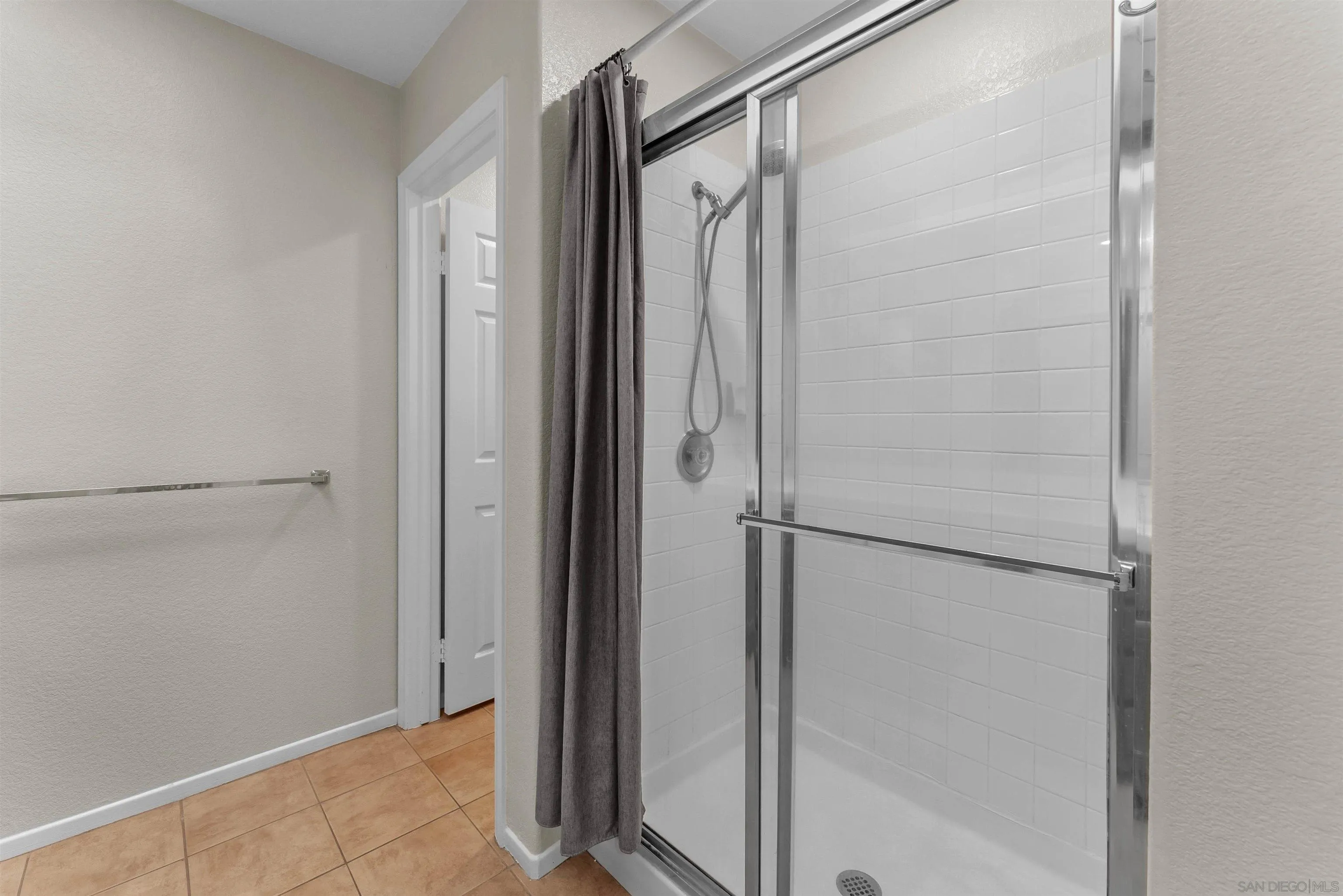 https://cdn.realtyfeed.com/cdn/127/260019160/49bd2e777ed135f1a6ec4e305f783223.webp