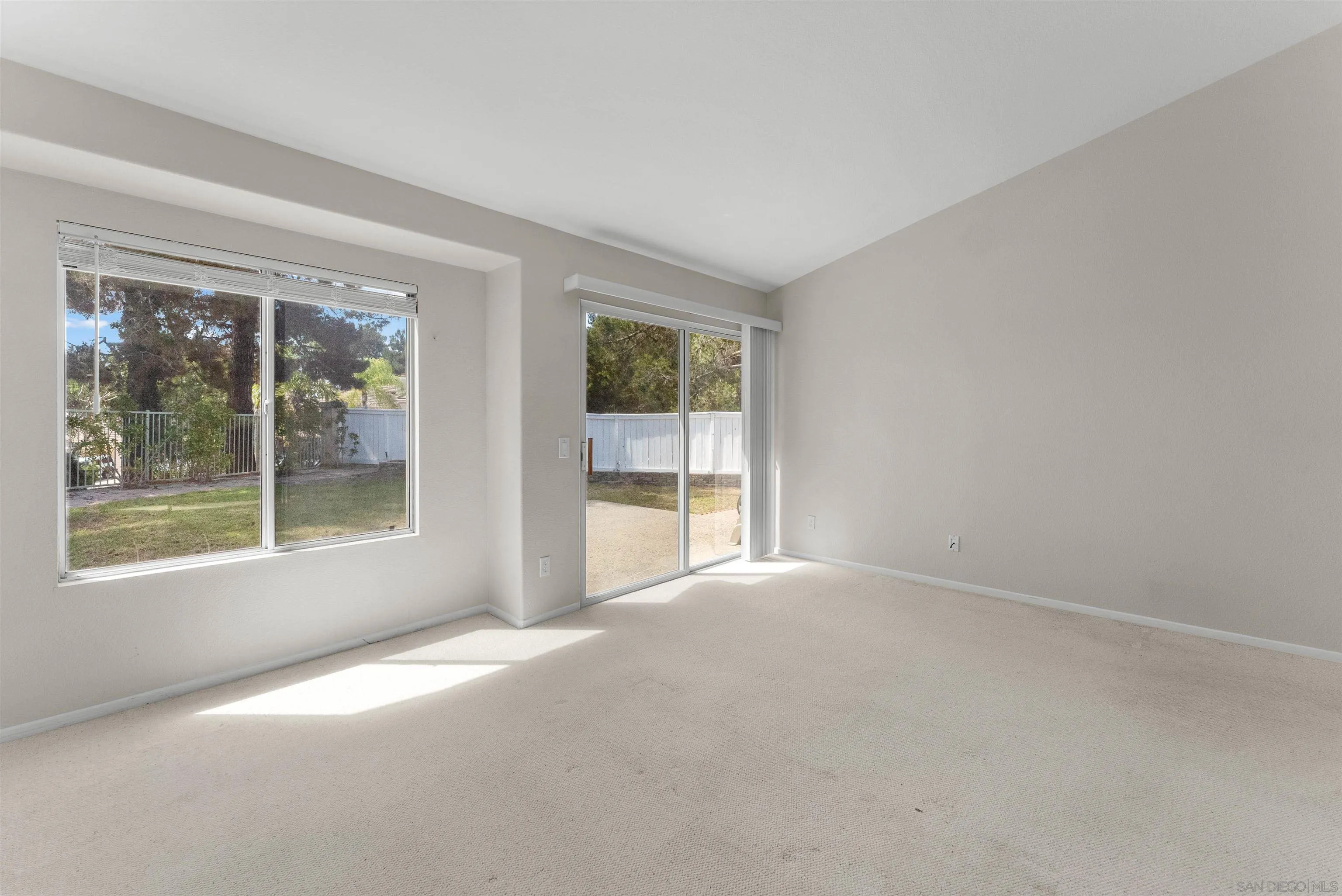 https://cdn.realtyfeed.com/cdn/127/260019160/5dc4f8d6fdd0c47716351e2b63fe15b2.webp