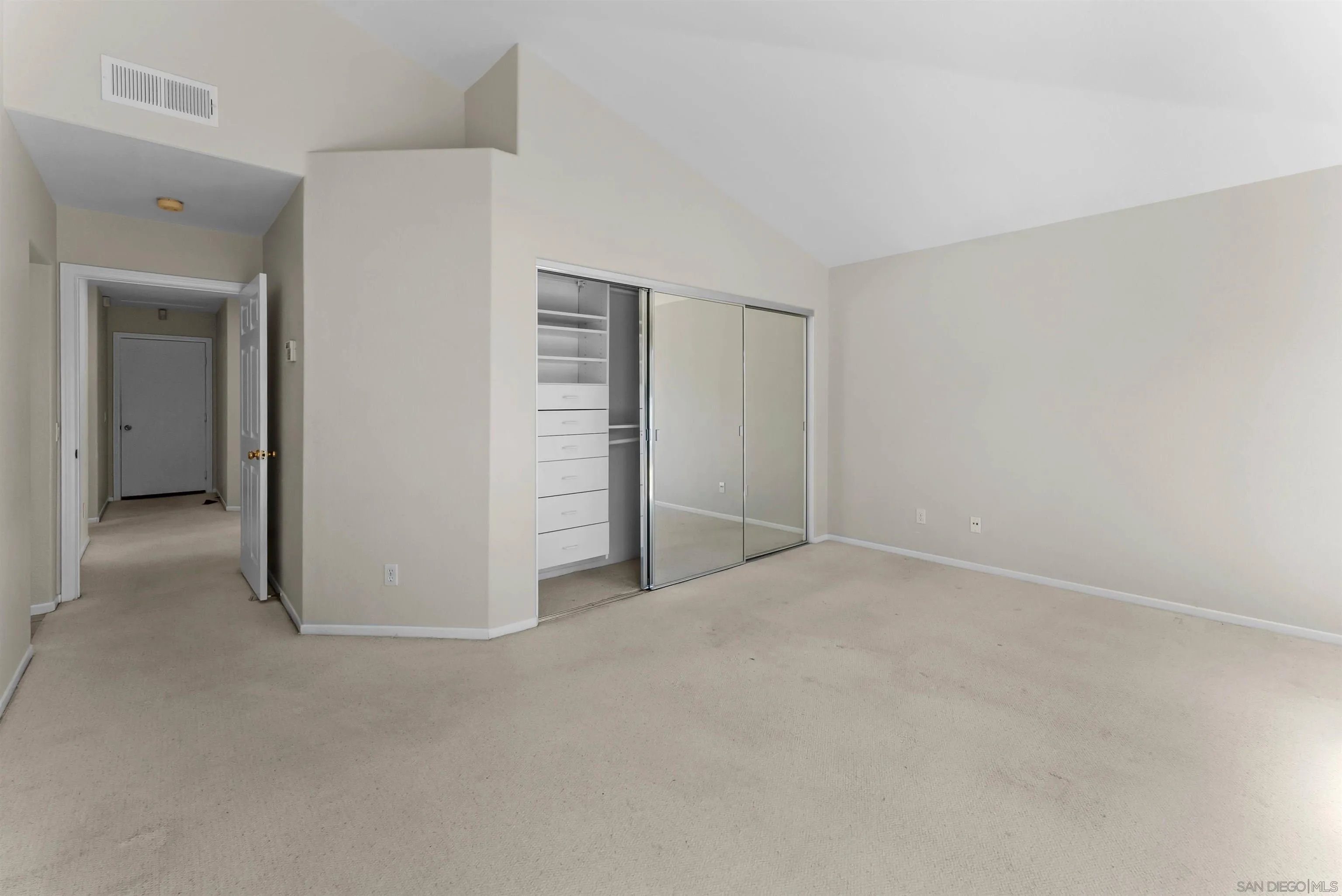 https://cdn.realtyfeed.com/cdn/127/260019160/6f6fd37221d3e93329927601d7f2b9ba.webp