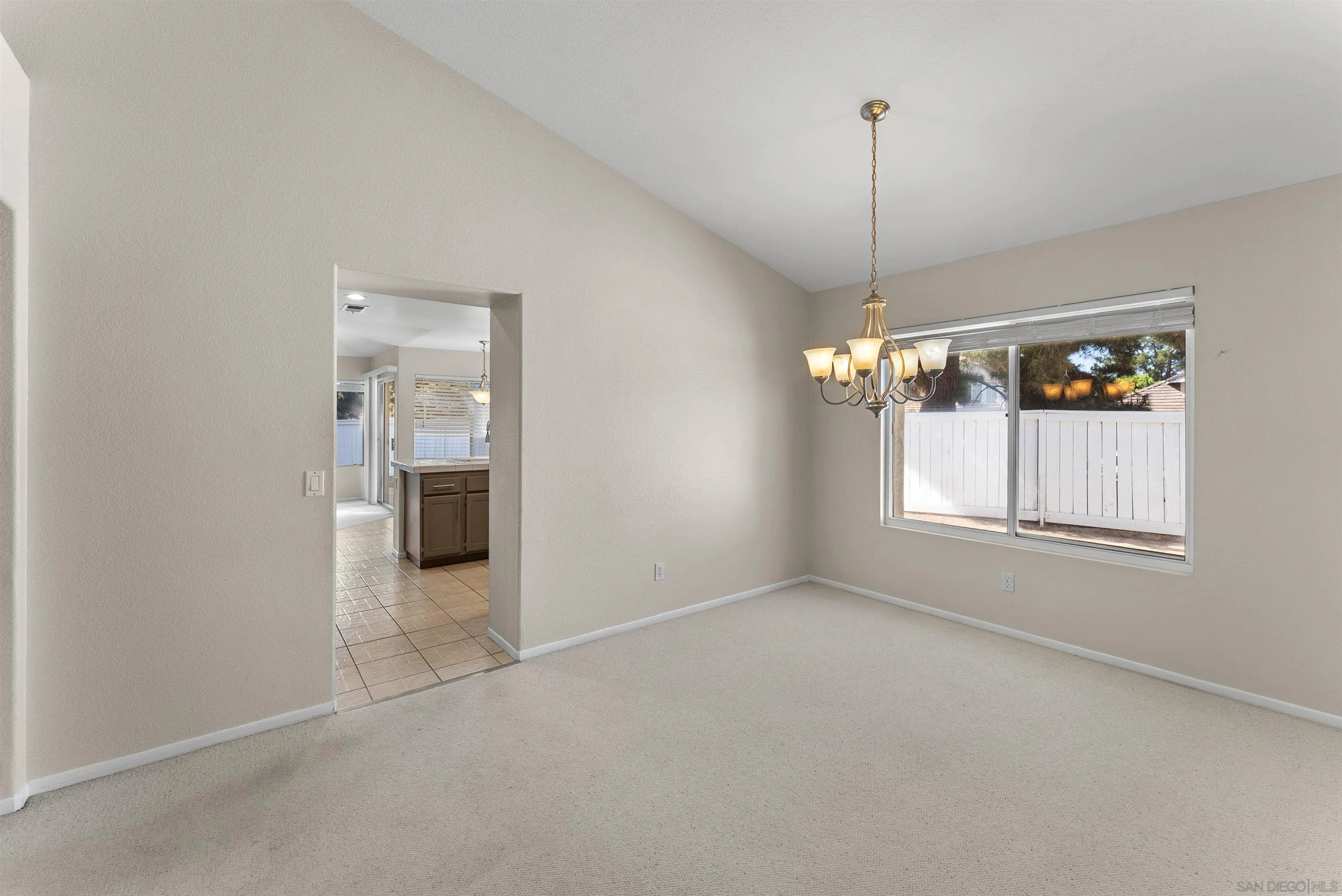 https://cdn.realtyfeed.com/cdn/127/260019160/79efafe216b3846305ebf06bad32ba14.webp