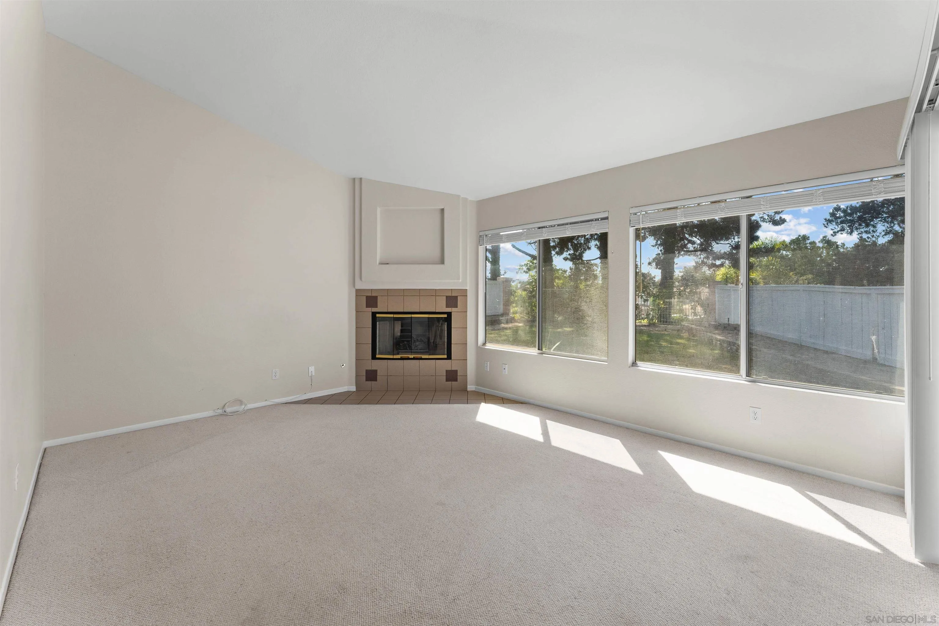https://cdn.realtyfeed.com/cdn/127/260019160/88a89bbff9b389d0694d2378774e261b.webp