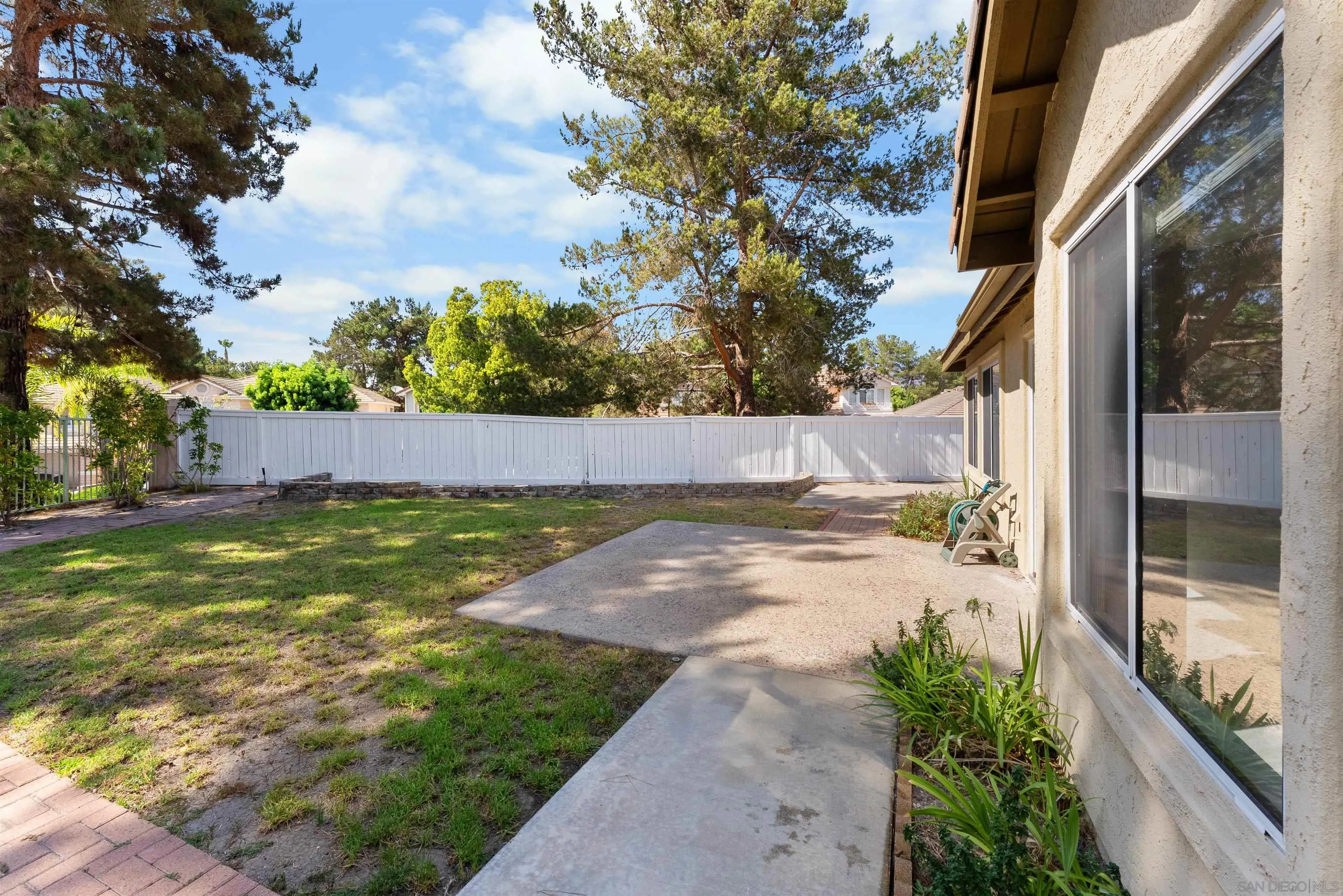 https://cdn.realtyfeed.com/cdn/127/260019160/9ae8d4f77f6ccc6cdcc4f1b9a2a18a26.webp
