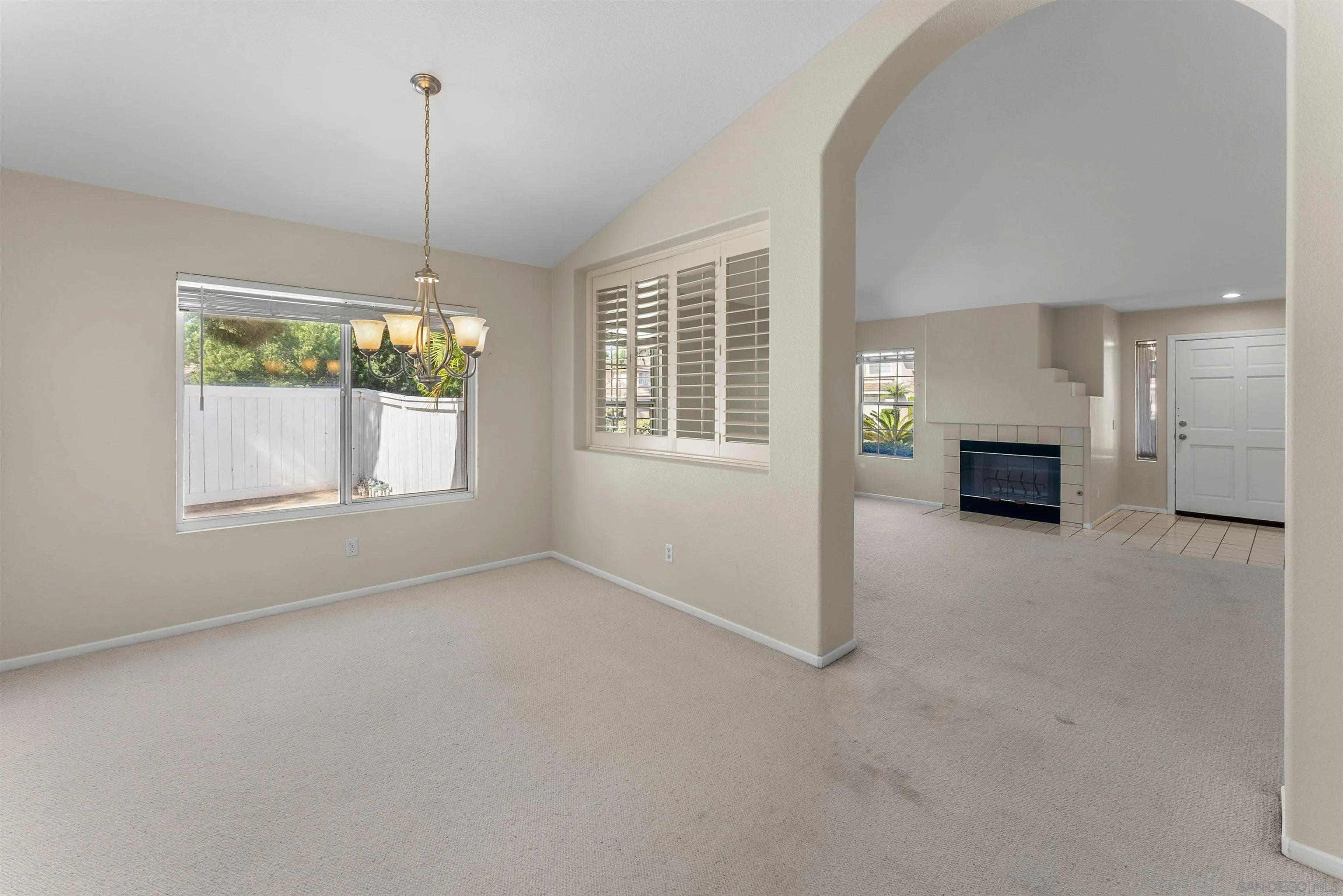 https://cdn.realtyfeed.com/cdn/127/260019160/aa385588a4e9f1a8d20c02fbed2a2d5c.webp
