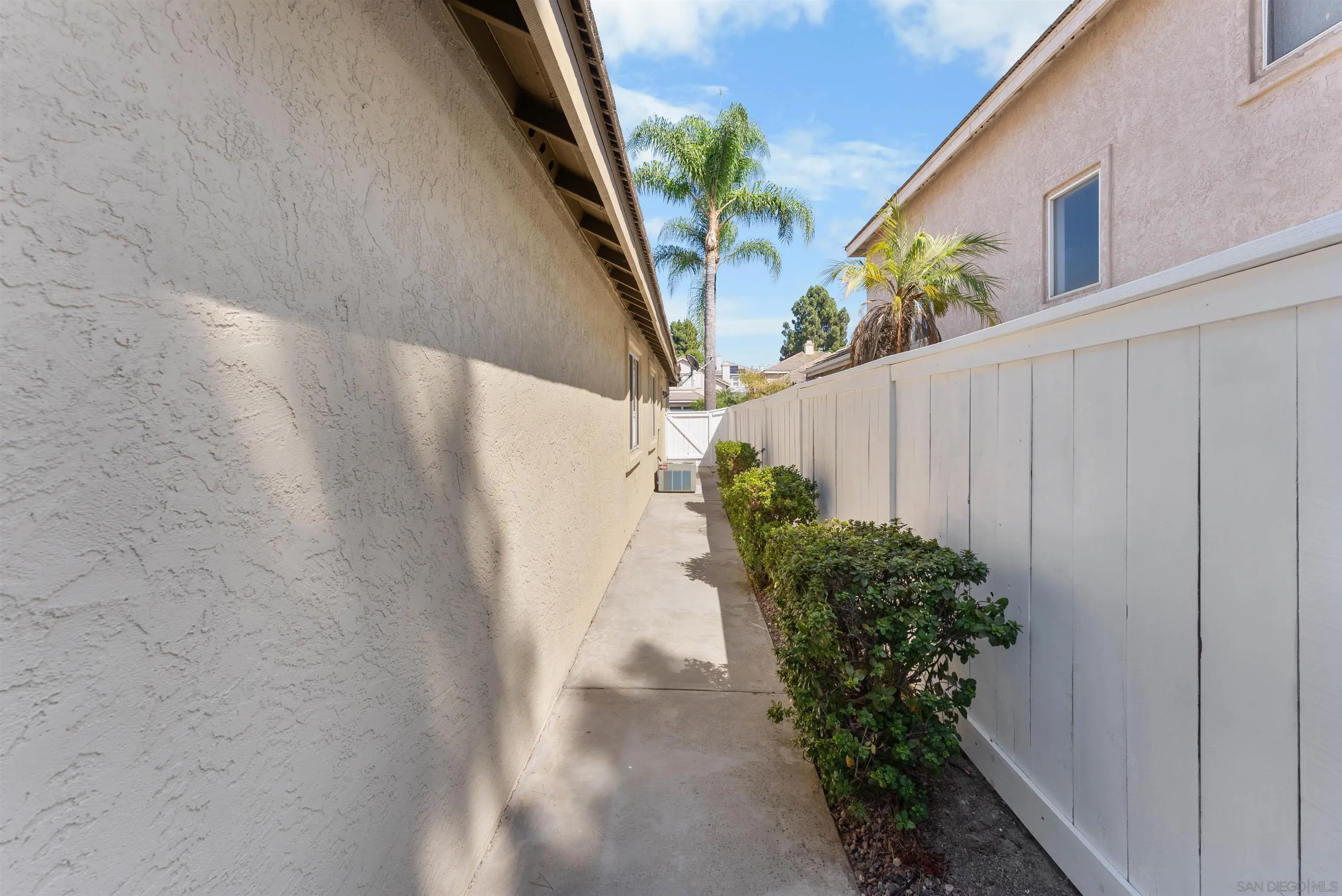 https://cdn.realtyfeed.com/cdn/127/260019160/d87d3a82380c78e0f6aa7d5b960cfde3.webp