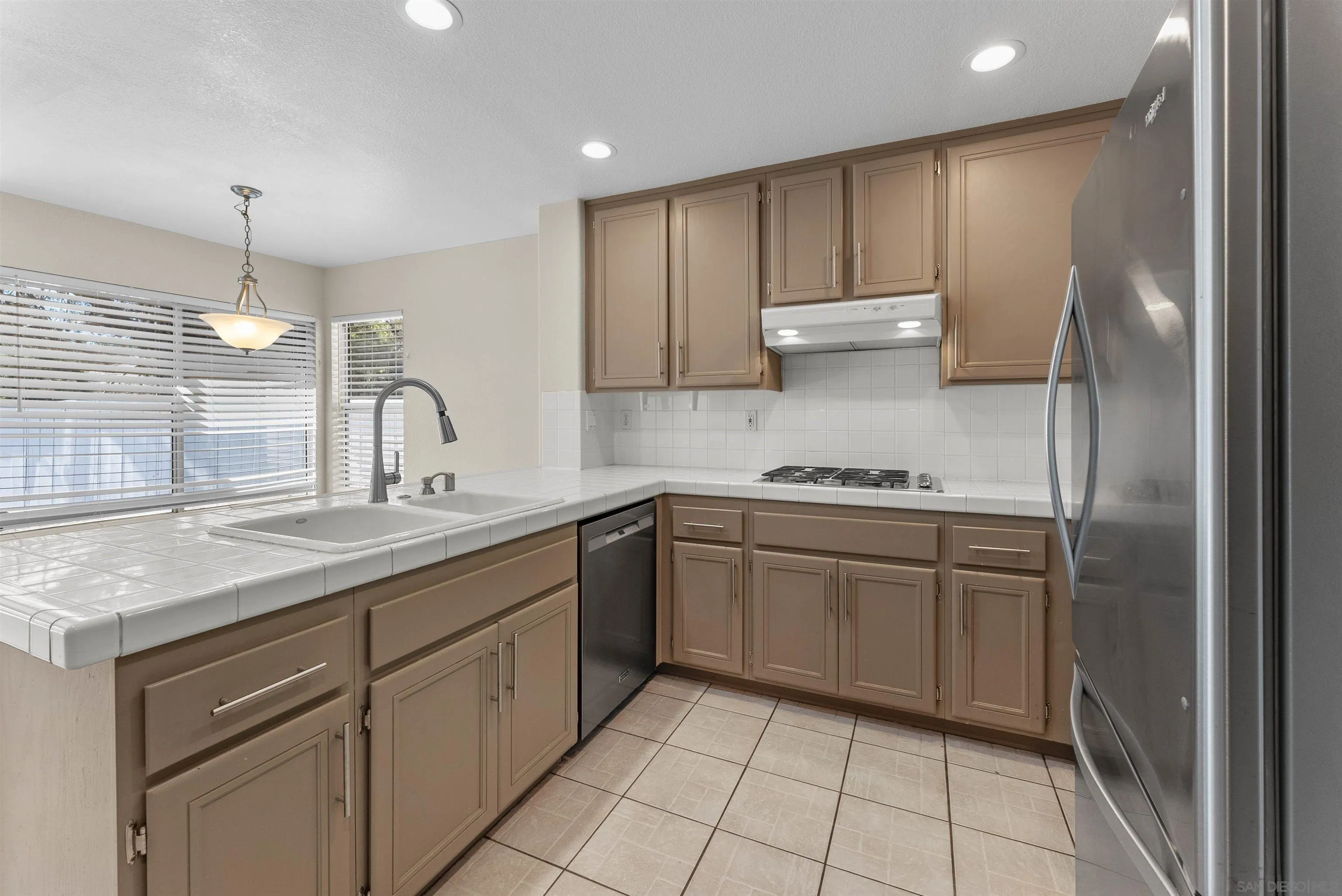https://cdn.realtyfeed.com/cdn/127/260019160/e02f1708ecf7f9ac9da5b58c1ef41d59.webp