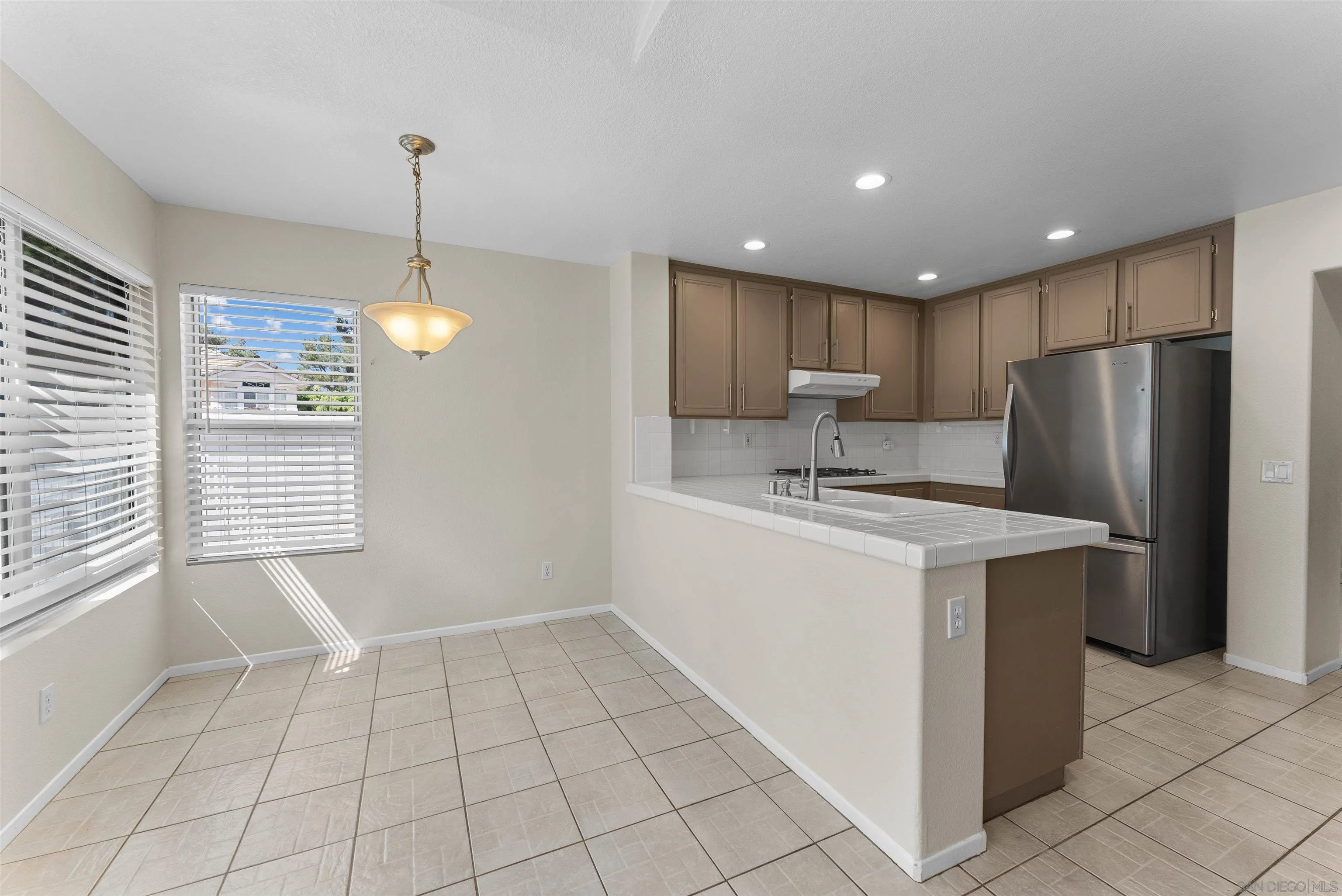 https://cdn.realtyfeed.com/cdn/127/260019160/e68b1e52894e1f68f713265ae2fb4013.webp