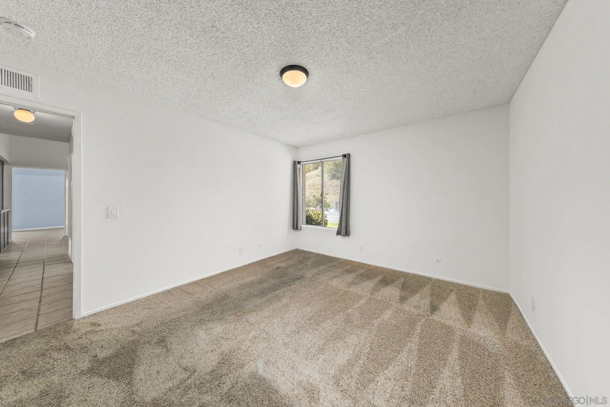 https://cdn.realtyfeed.com/cdn/127/260019163/0de710e8950ffbbe866ba8fd2d68cc57.webp