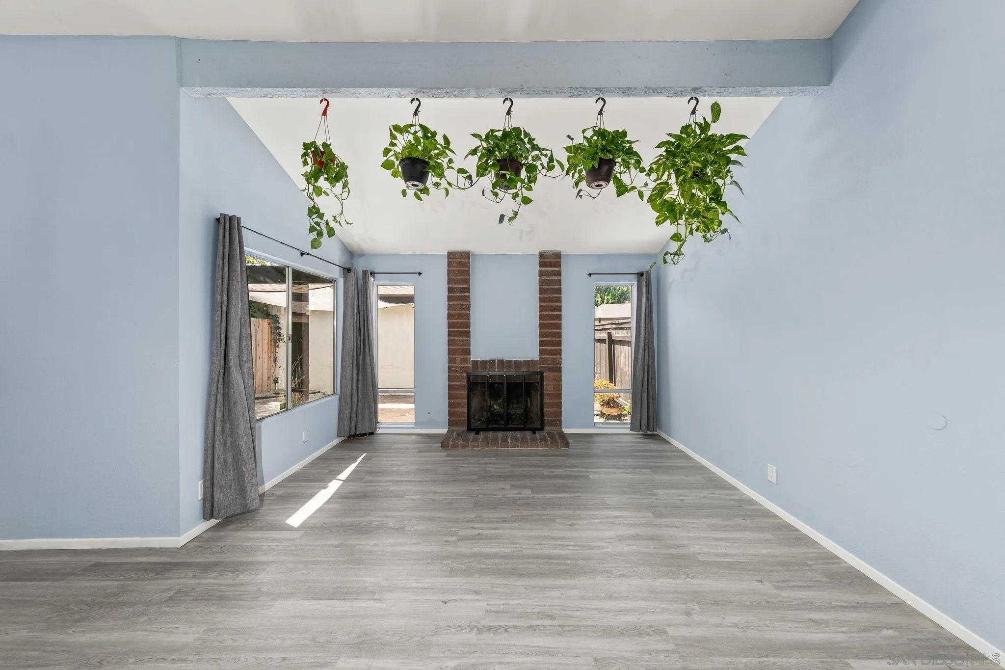 https://cdn.realtyfeed.com/cdn/127/260019163/0ed8aa93e4d8b9a99a95fce72977d8ed.webp