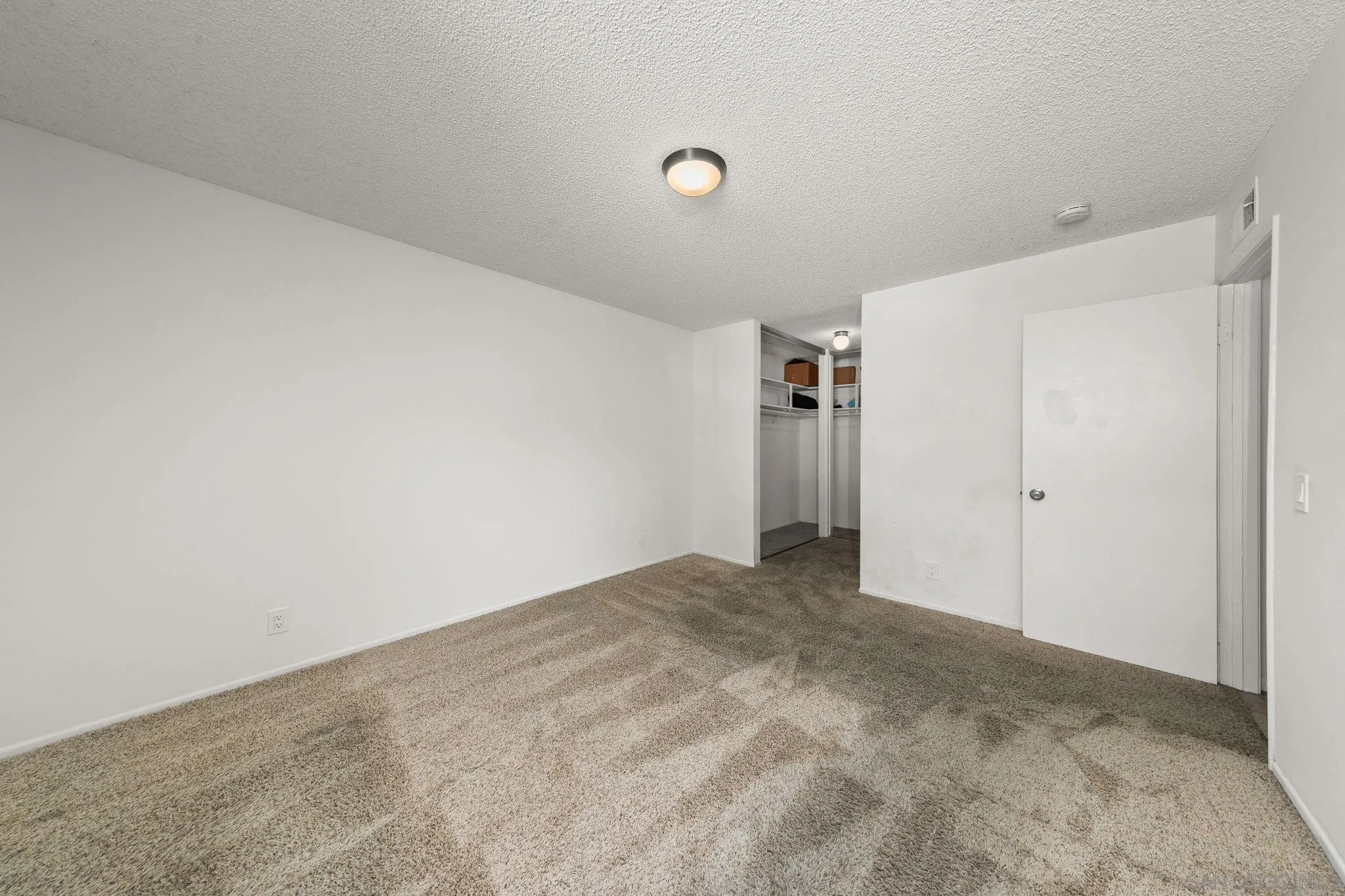 https://cdn.realtyfeed.com/cdn/127/260019163/1bc686babfb17ad0ad9a5a9c2c84583f.webp