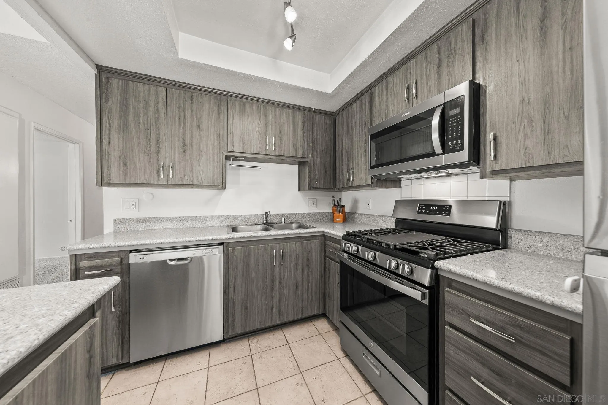 https://cdn.realtyfeed.com/cdn/127/260019163/3cd43566e40a9fc76fdc0ecb4eaa68a3.webp