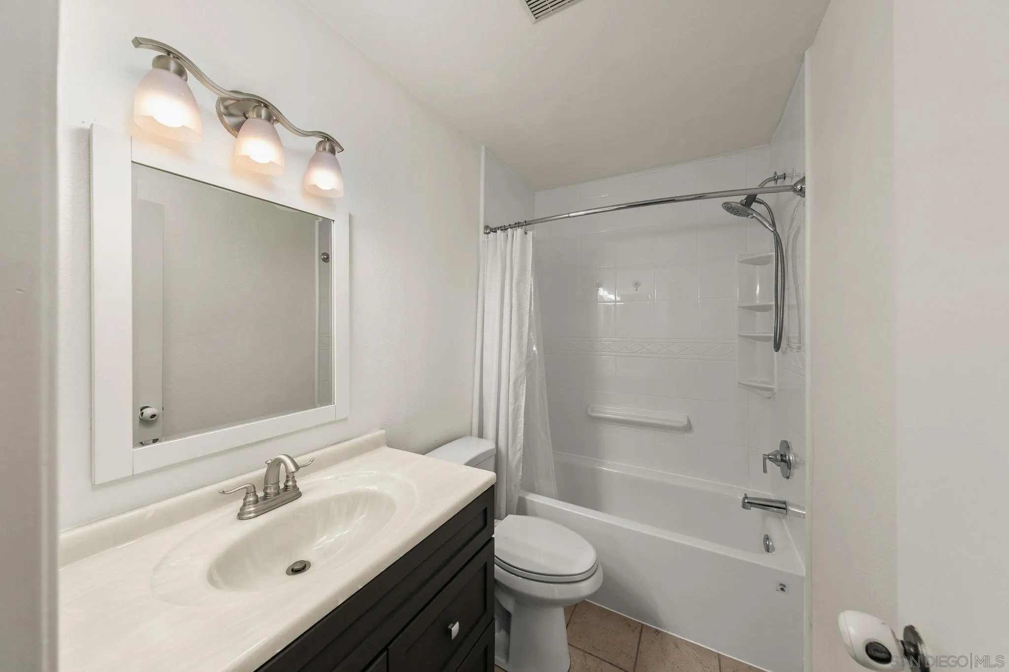 https://cdn.realtyfeed.com/cdn/127/260019163/580ff6ec91293b516a0c536e90847260.webp