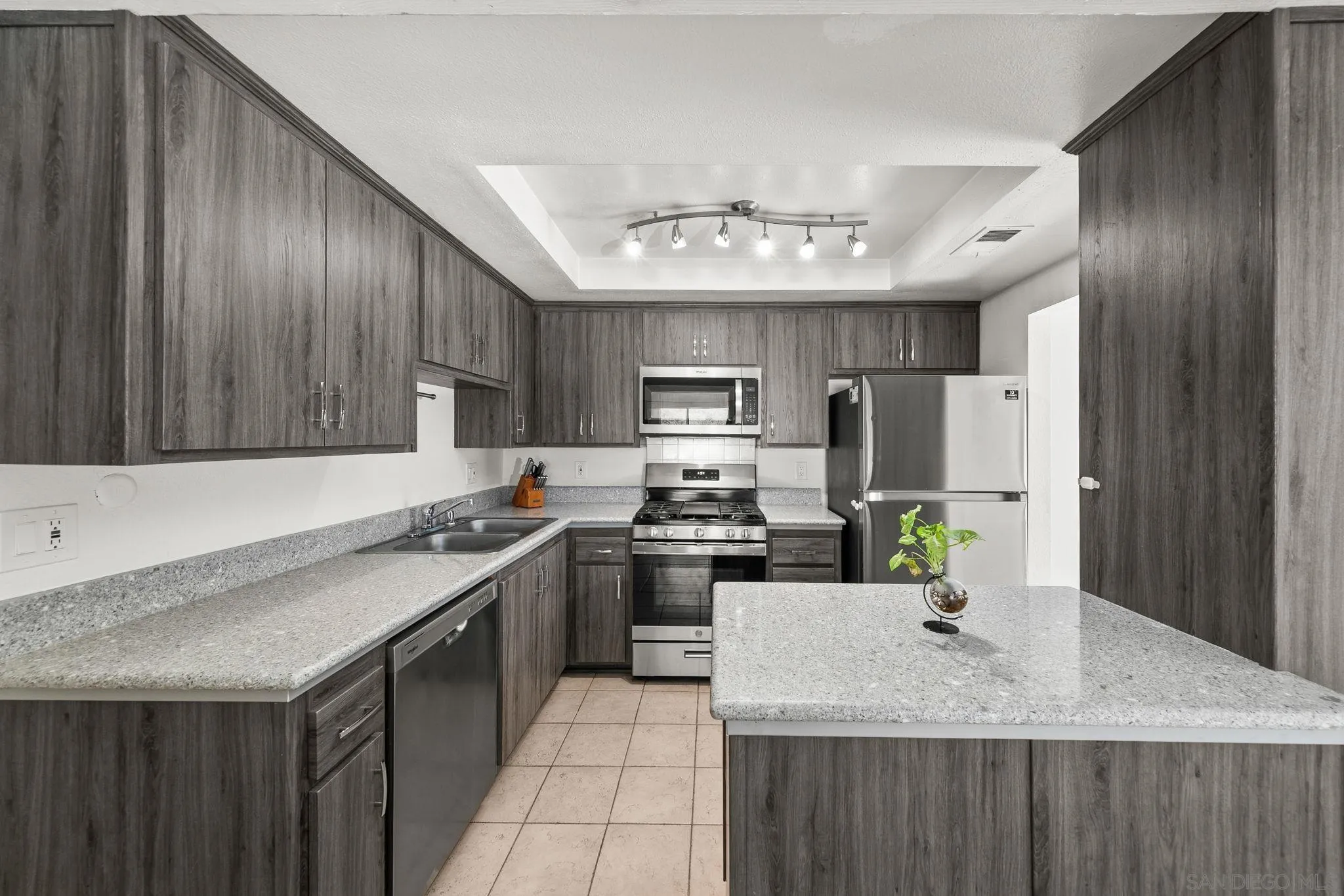 https://cdn.realtyfeed.com/cdn/127/260019163/a33d5528a5c0aea1579bc9174fdd1f1c.webp