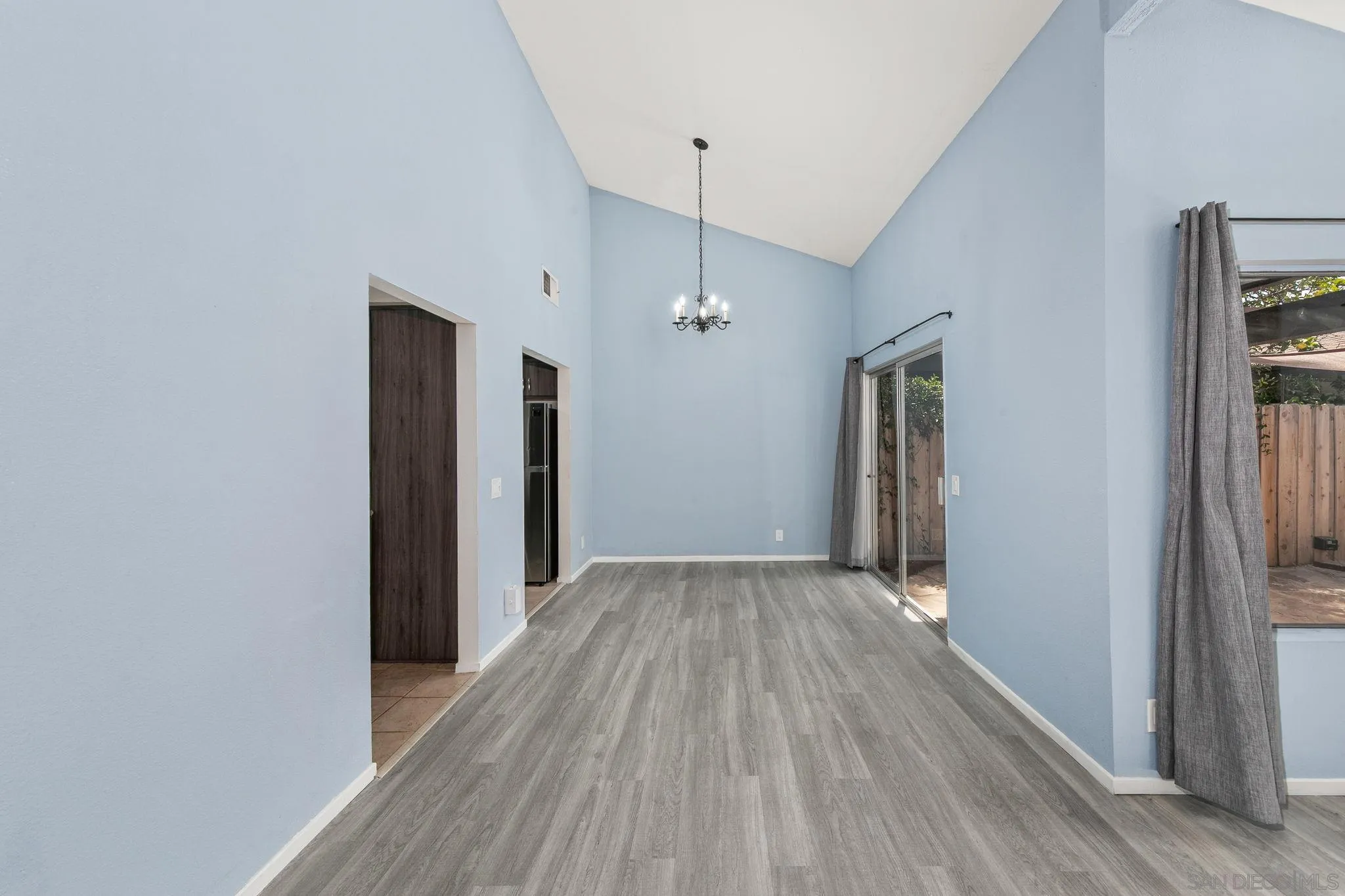https://cdn.realtyfeed.com/cdn/127/260019163/a4506075d8037bf7983940cdc3c745a8.webp