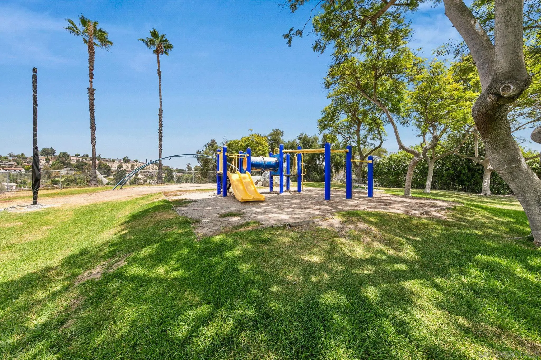 https://cdn.realtyfeed.com/cdn/127/260019163/d461e1dbcb79c432010e452093d16cff.webp