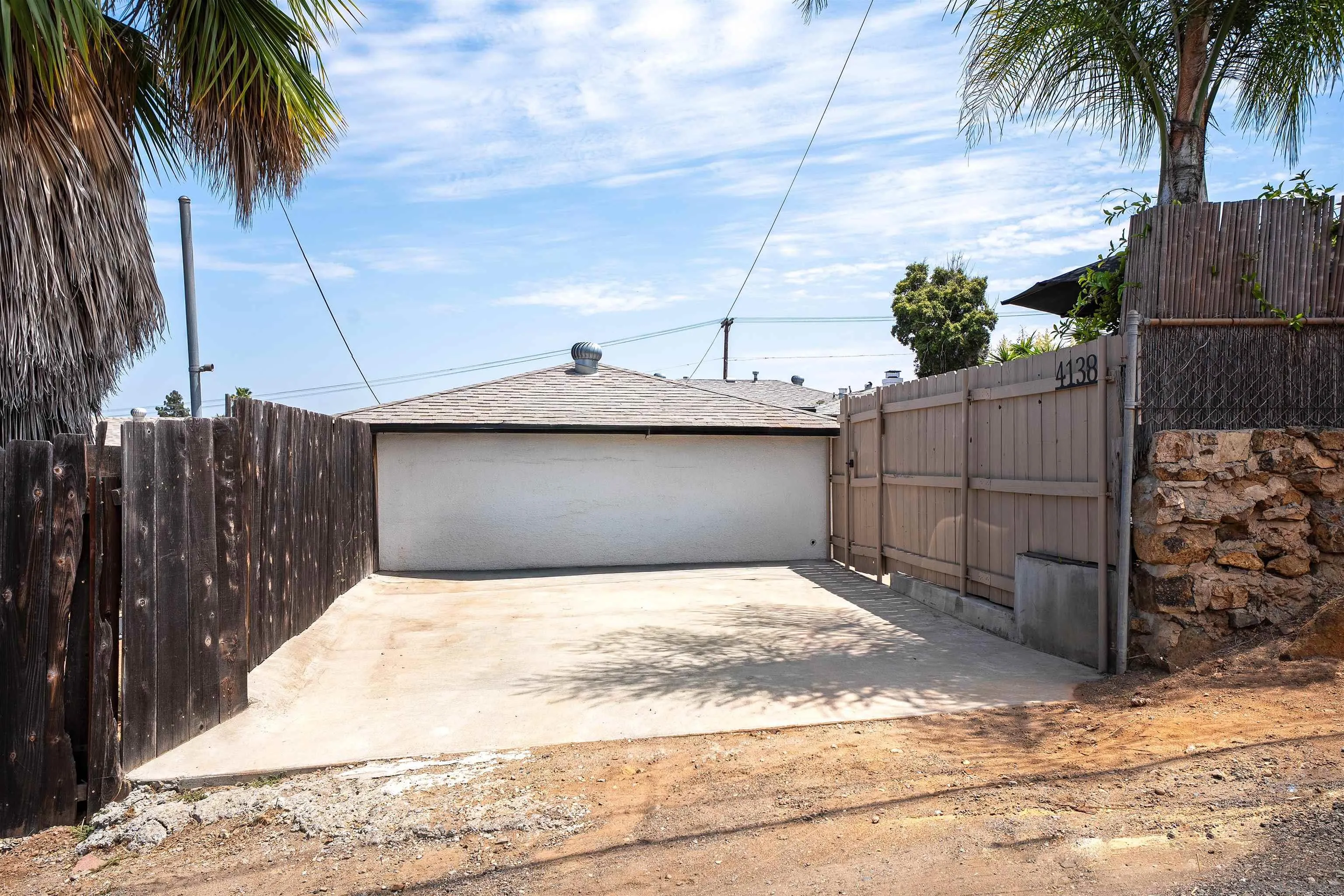 https://cdn.realtyfeed.com/cdn/127/260019165/2fba3110c3e1fce5ed3d58435adf9746.webp