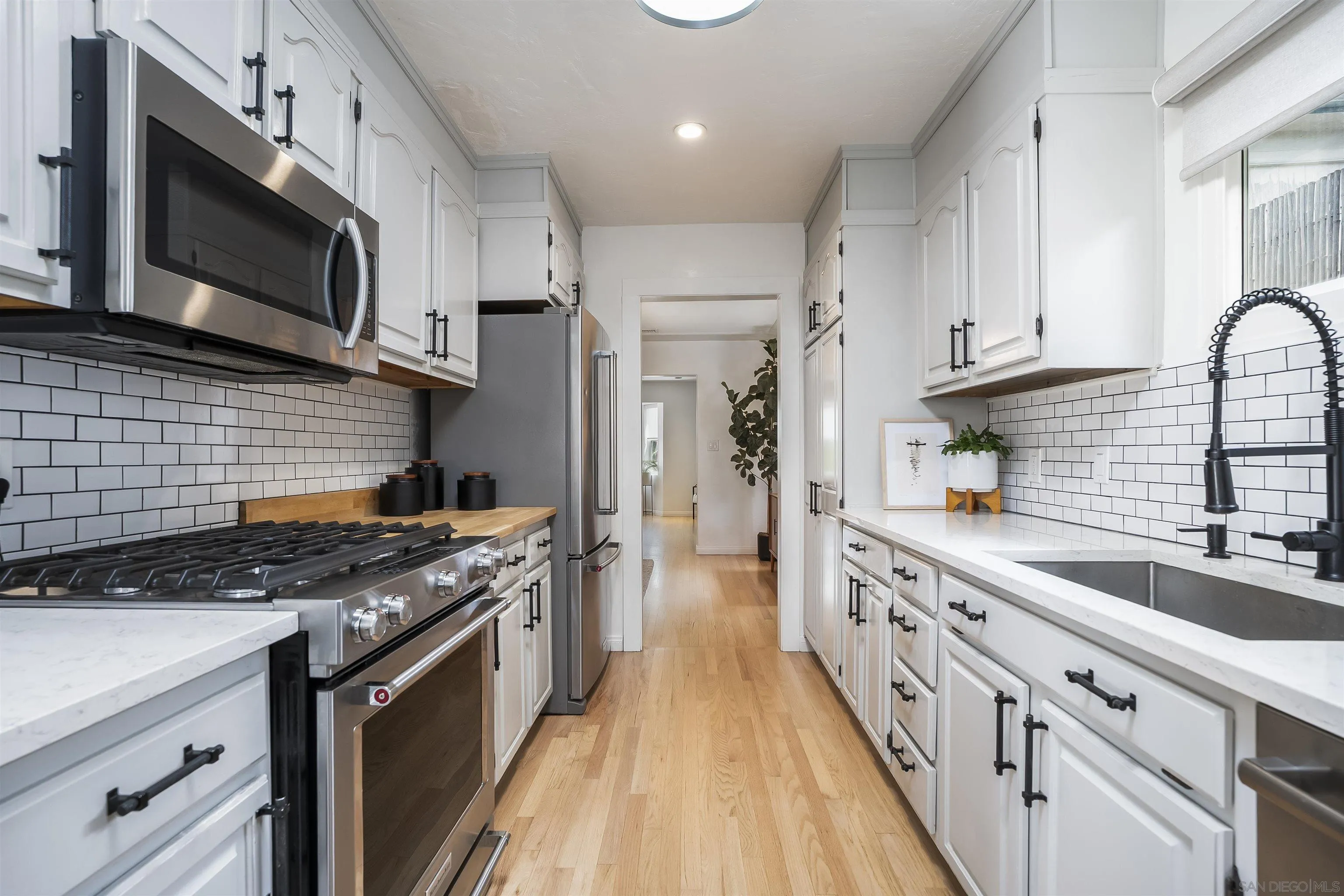 https://cdn.realtyfeed.com/cdn/127/260019165/35c619296b2bc1cb900dd7cd707844d8.webp