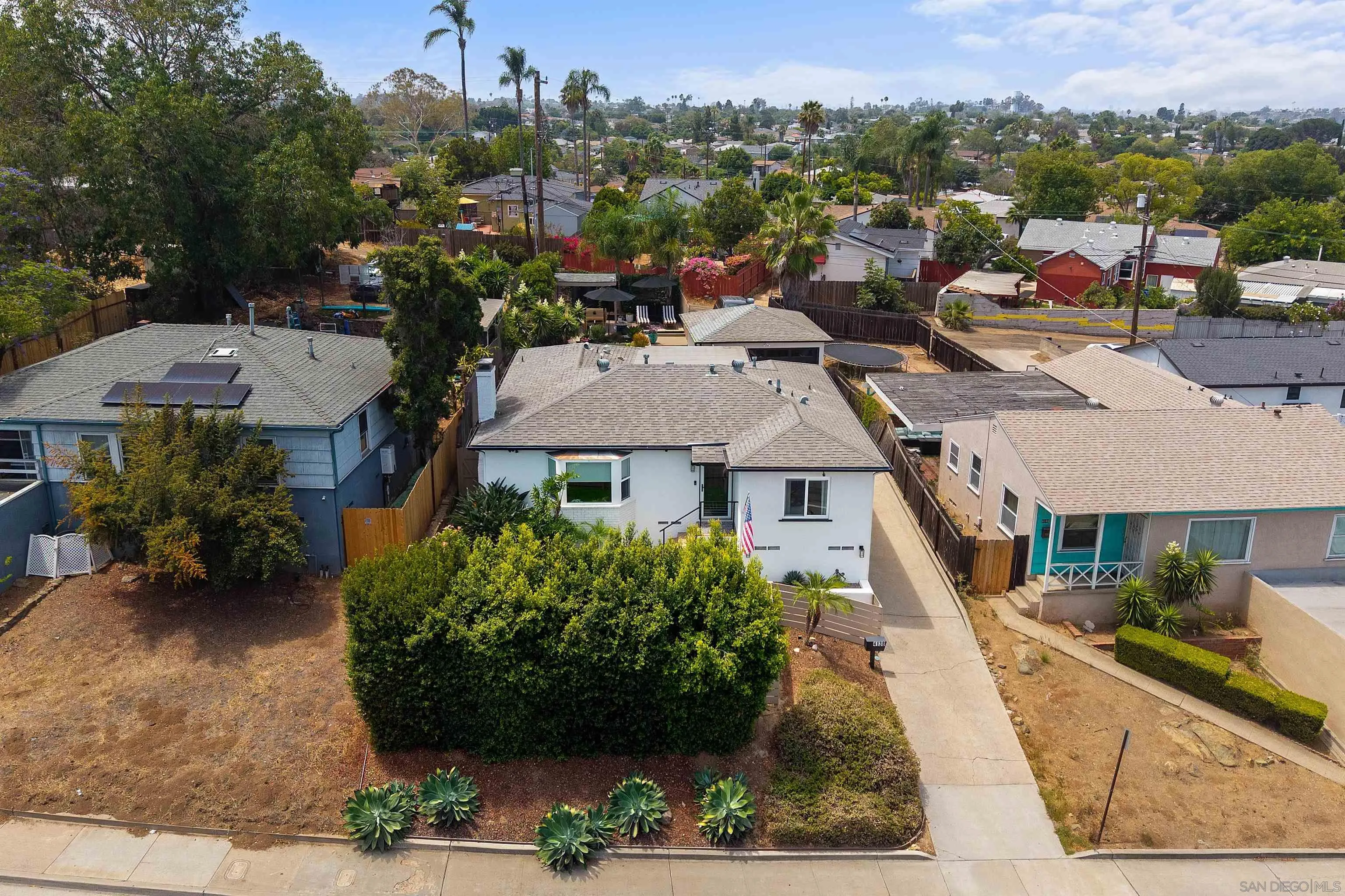 https://cdn.realtyfeed.com/cdn/127/260019165/55613e2c0c1ffee64aef9f65ced0b4f1.webp