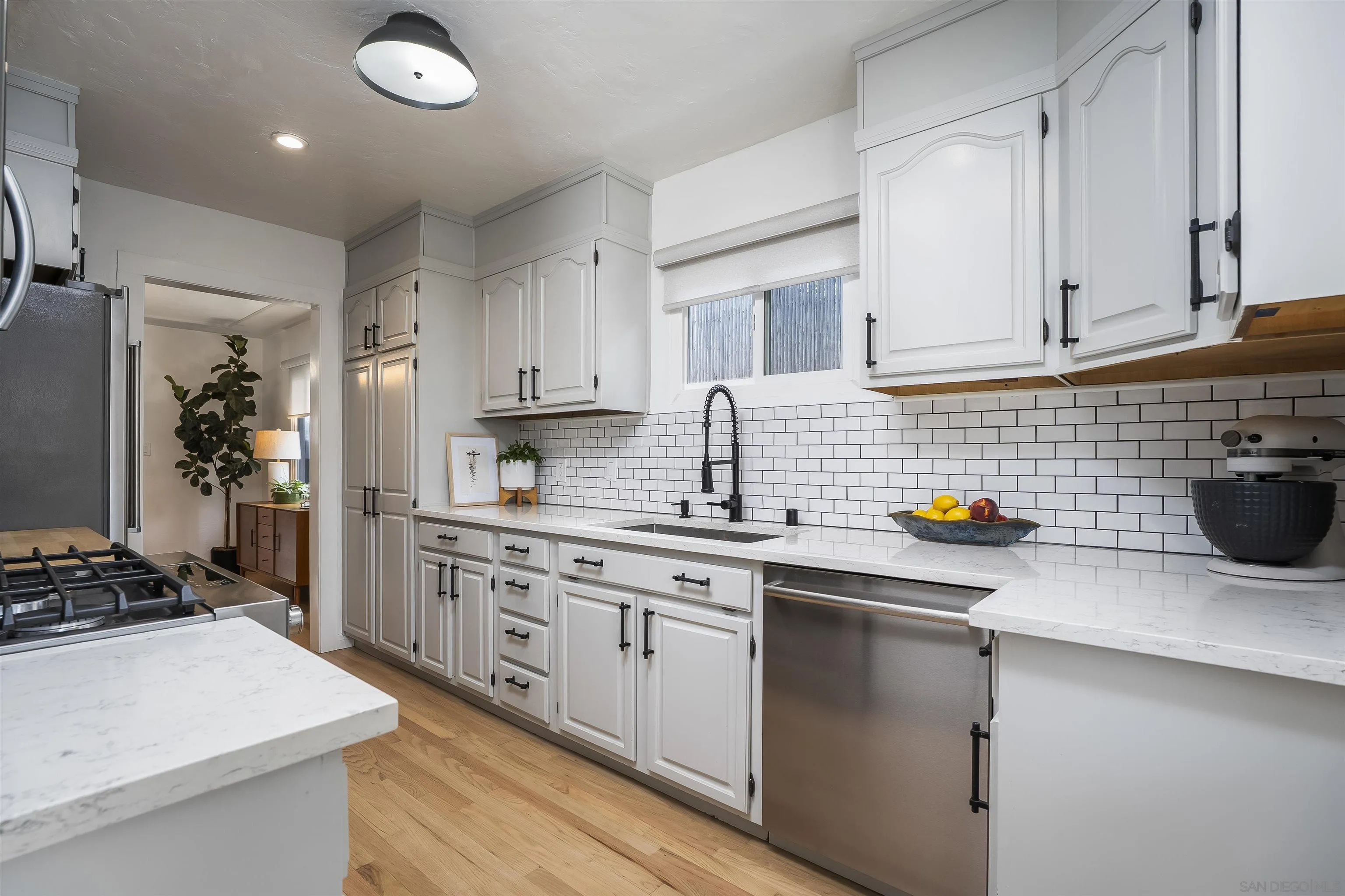 https://cdn.realtyfeed.com/cdn/127/260019165/71ea1dfa75b8c1840ad7db4b53dfef32.webp