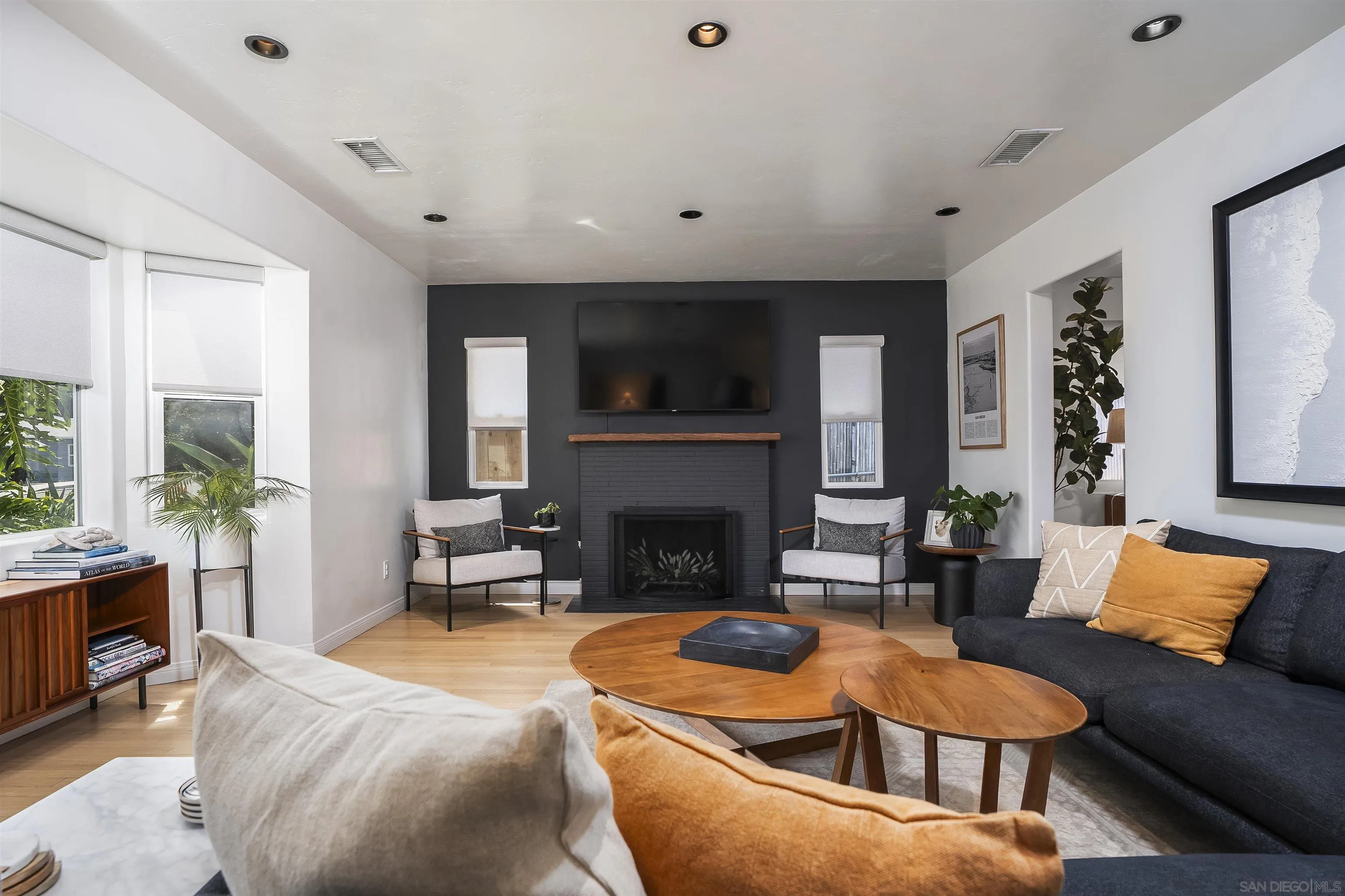 https://cdn.realtyfeed.com/cdn/127/260019165/9e697f591aeaf2c3d9a8898e3ee22dc1.webp