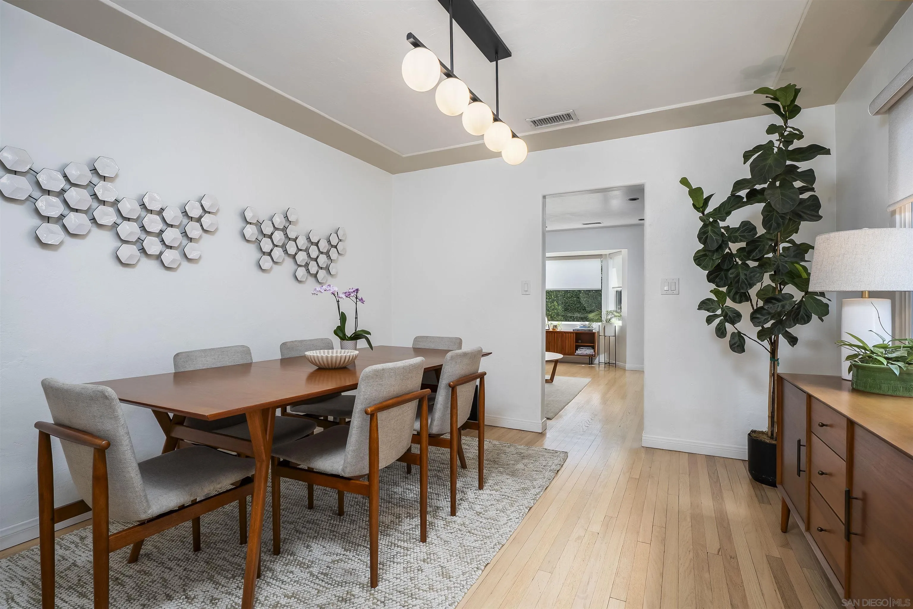 https://cdn.realtyfeed.com/cdn/127/260019165/a0e84489aaf6a01ba0f46879172cd523.webp