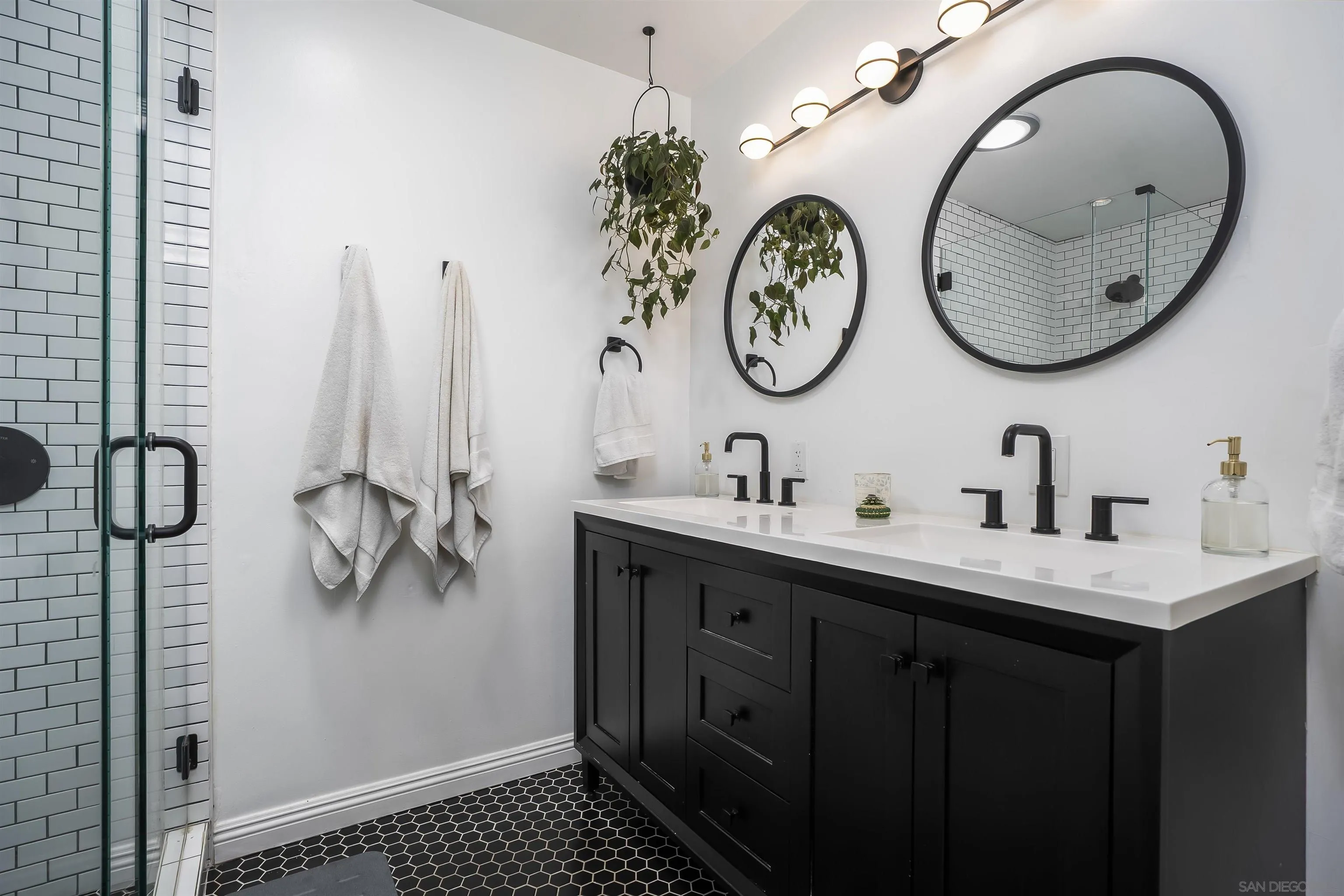 https://cdn.realtyfeed.com/cdn/127/260019165/a9e14080fb8b9324c6355a686bb3329d.webp