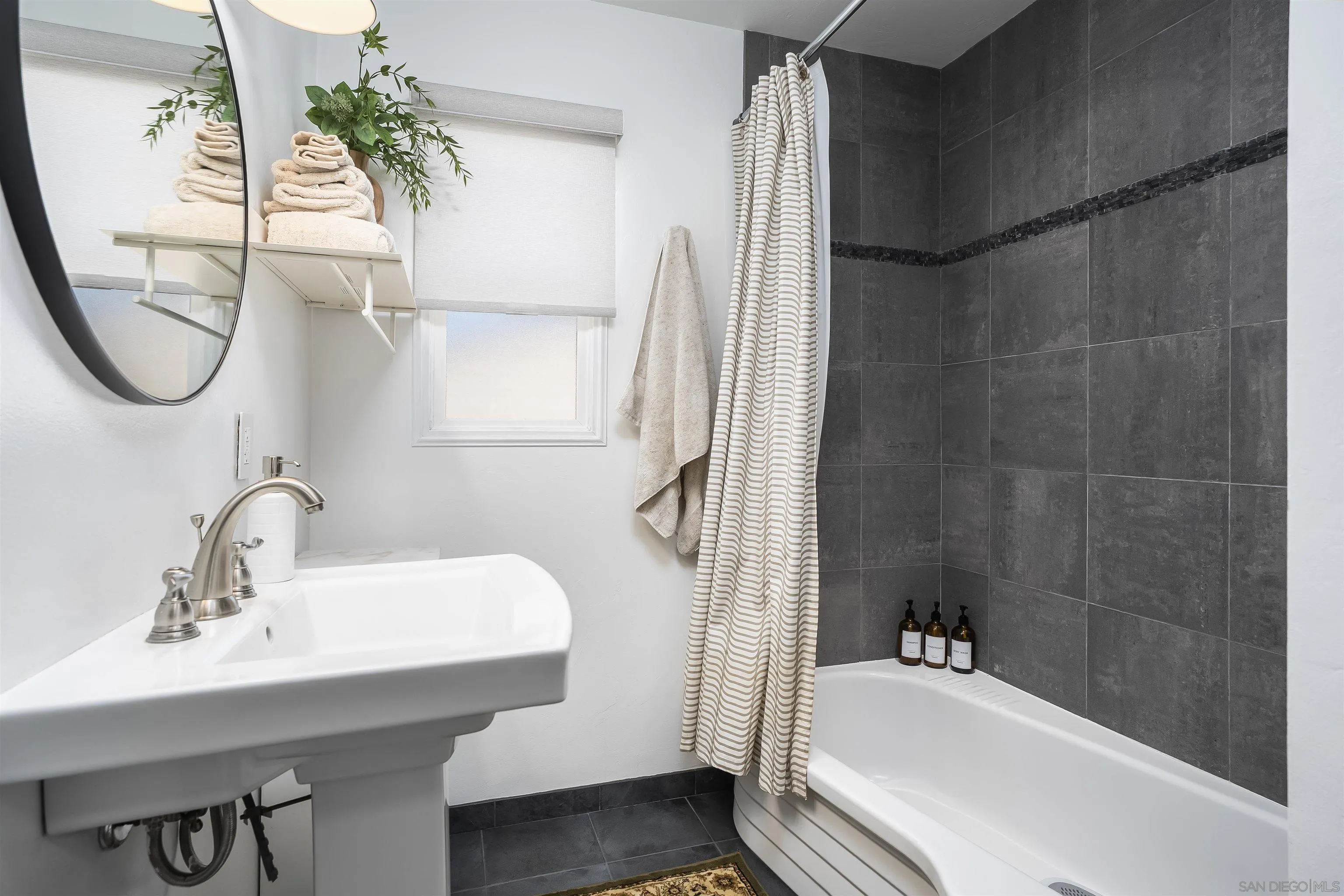 https://cdn.realtyfeed.com/cdn/127/260019165/af916052c1548014907bd9490bd7b9fd.webp