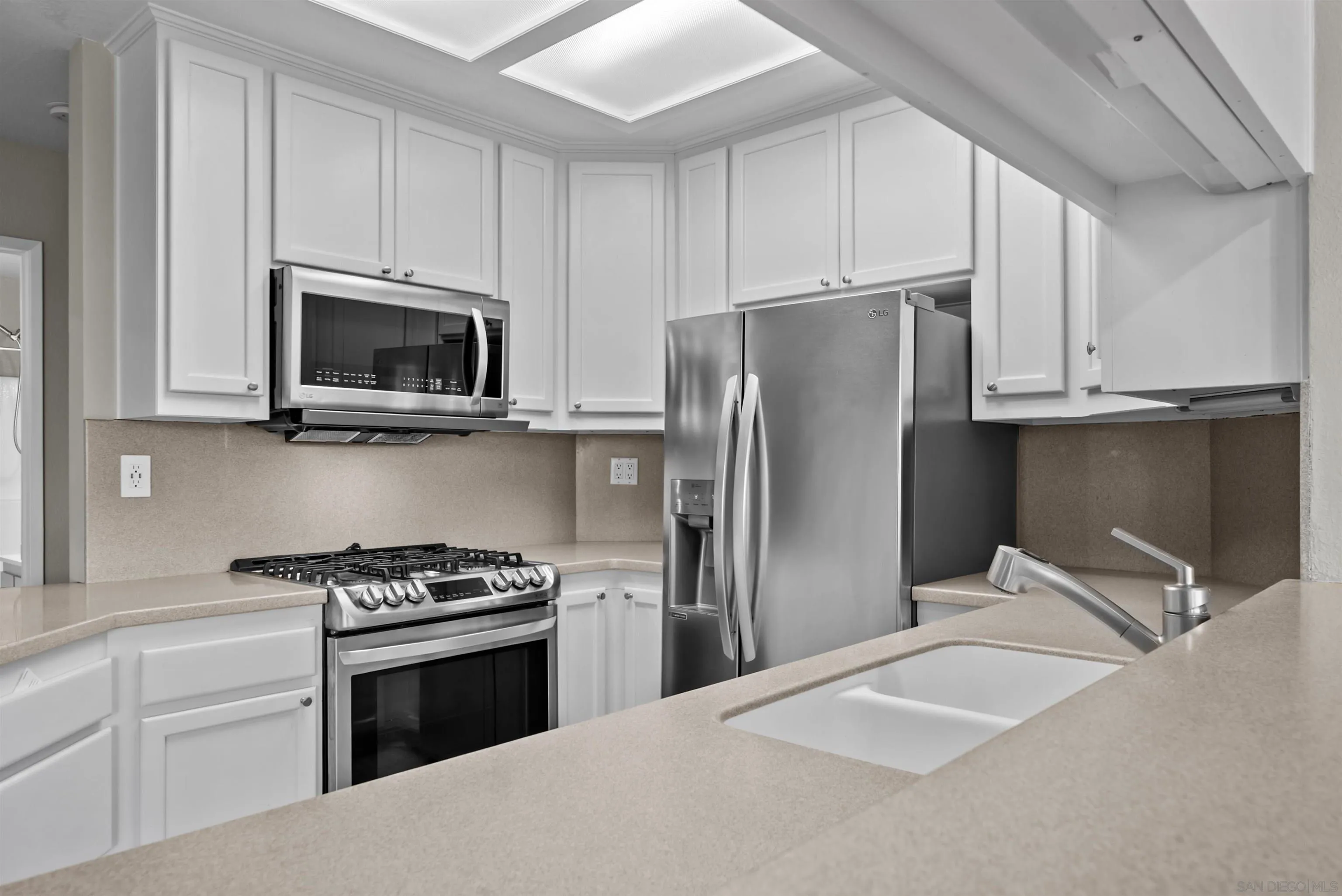 Photo #8: 260019174 Listing: Photo #8