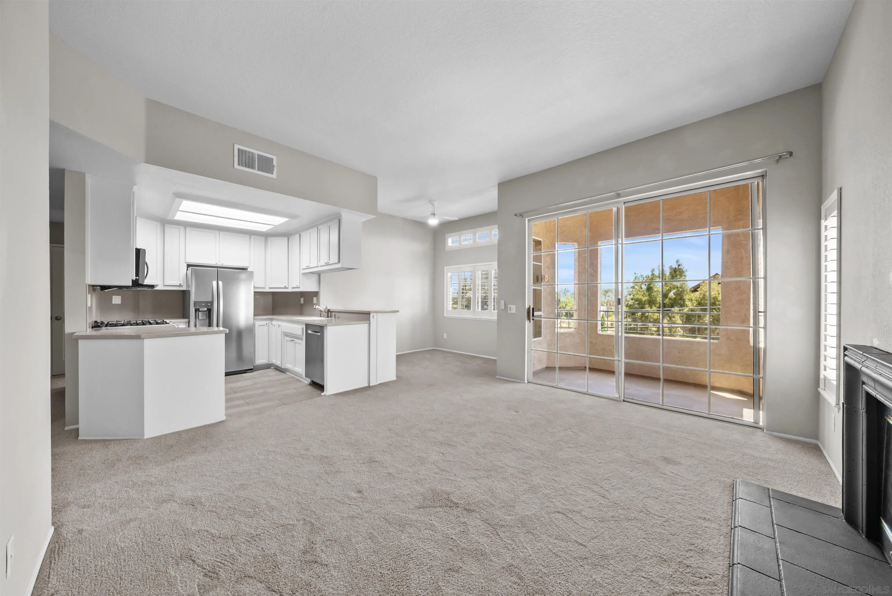 Photo #3: 260019174 Listing: Photo #3