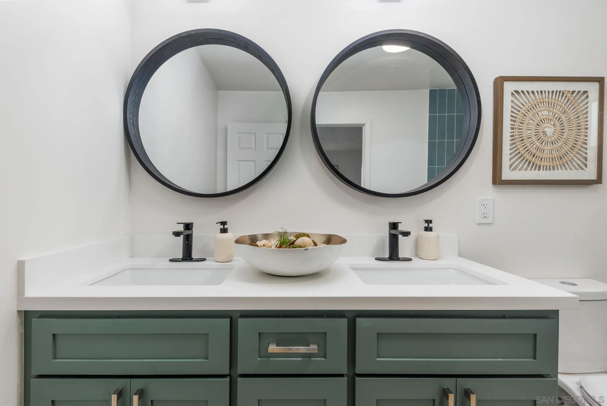 https://cdn.realtyfeed.com/cdn/127/260019175/1d720d8ab9d088363cb5f43a3615fc55.webp