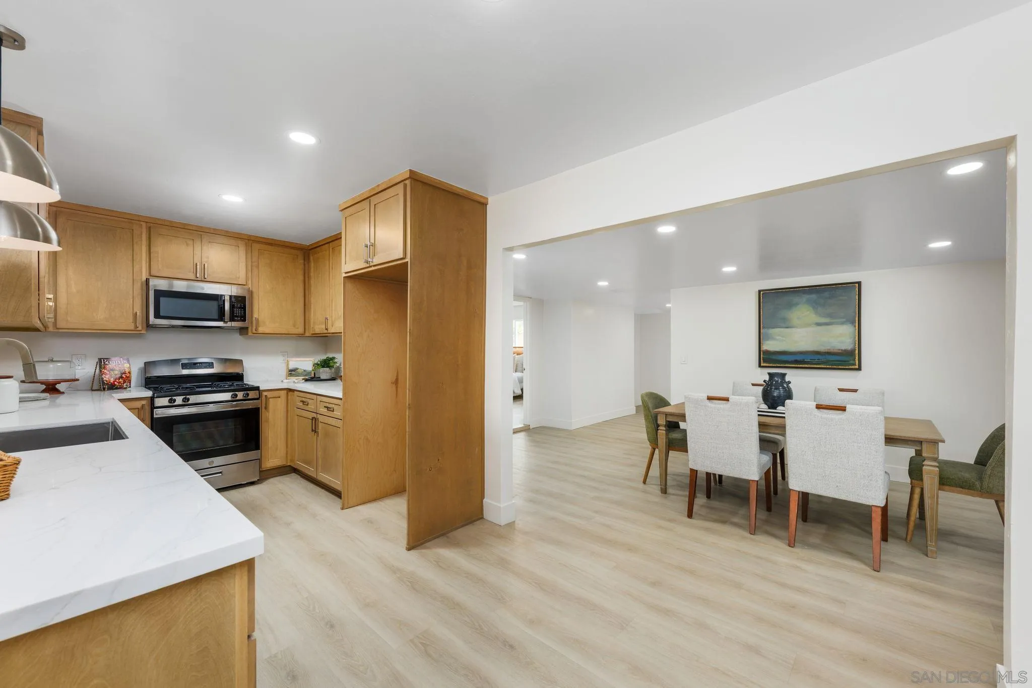 https://cdn.realtyfeed.com/cdn/127/260019175/68de7e505fe65e092df17020428a842a.webp