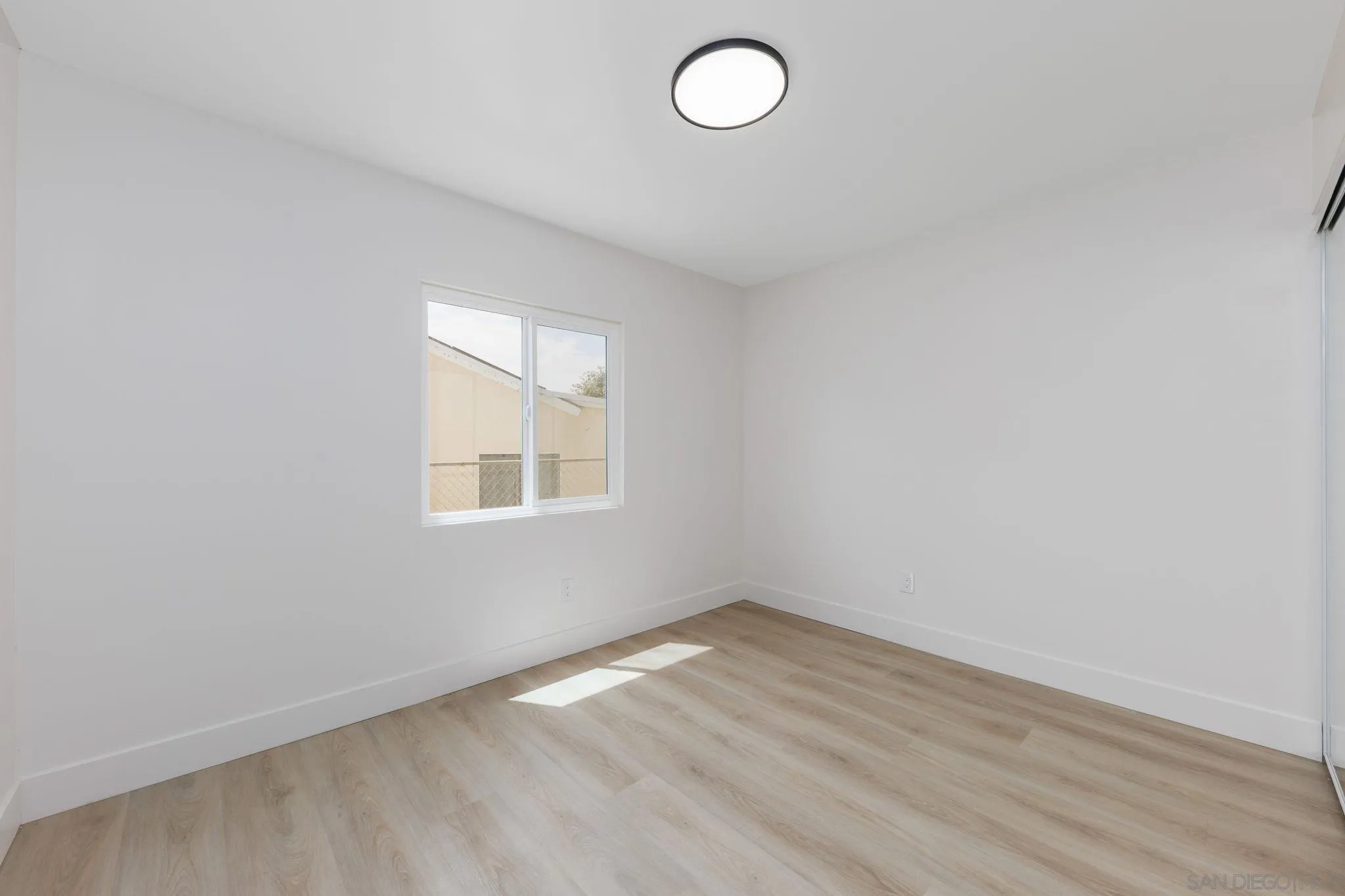 https://cdn.realtyfeed.com/cdn/127/260019175/cb7f5aa7f85f9d34794cd8fd72784543.webp