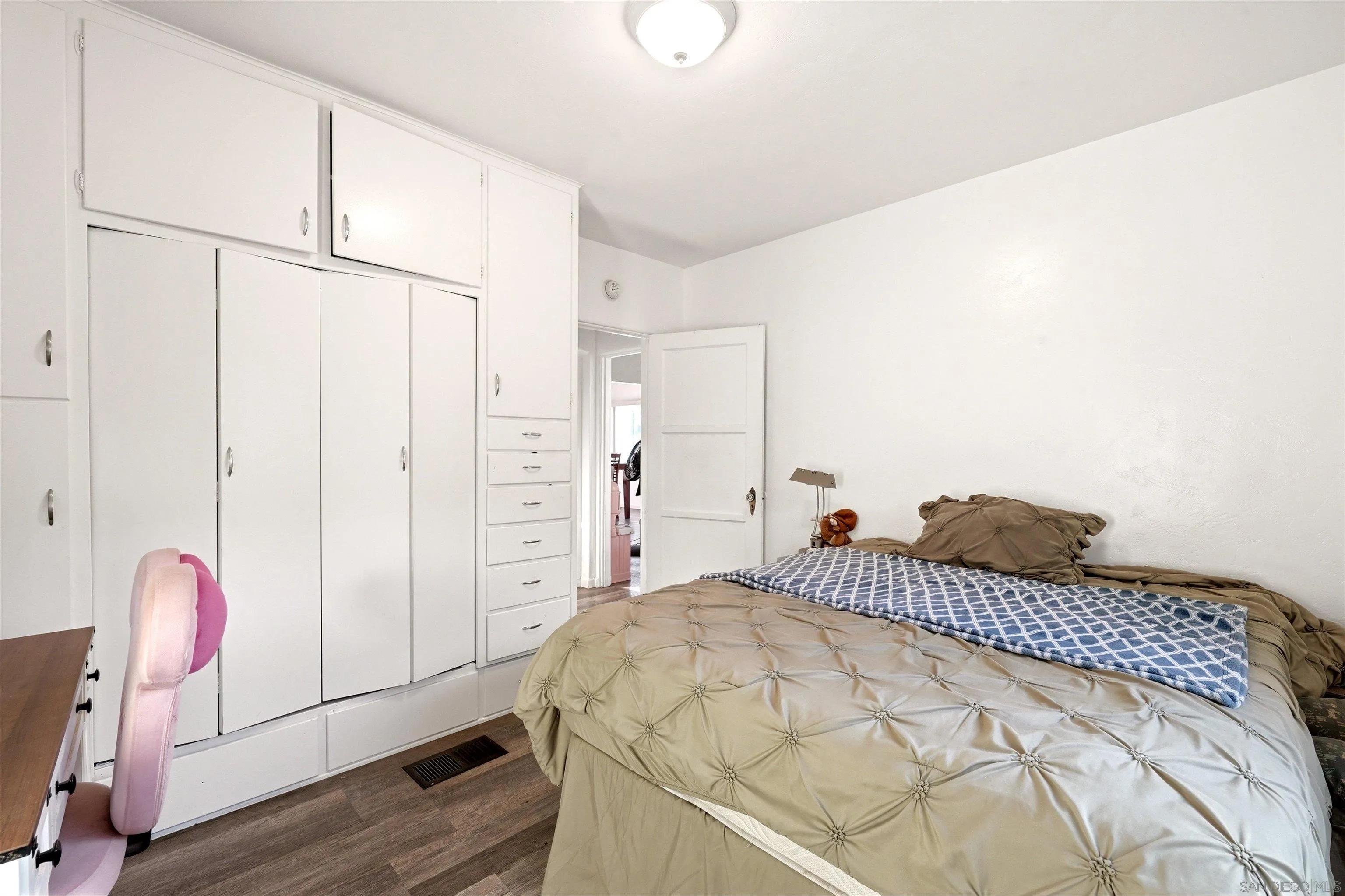 https://cdn.realtyfeed.com/cdn/127/260019178/e3cadc8c869cef0536f516a80b33949a.webp