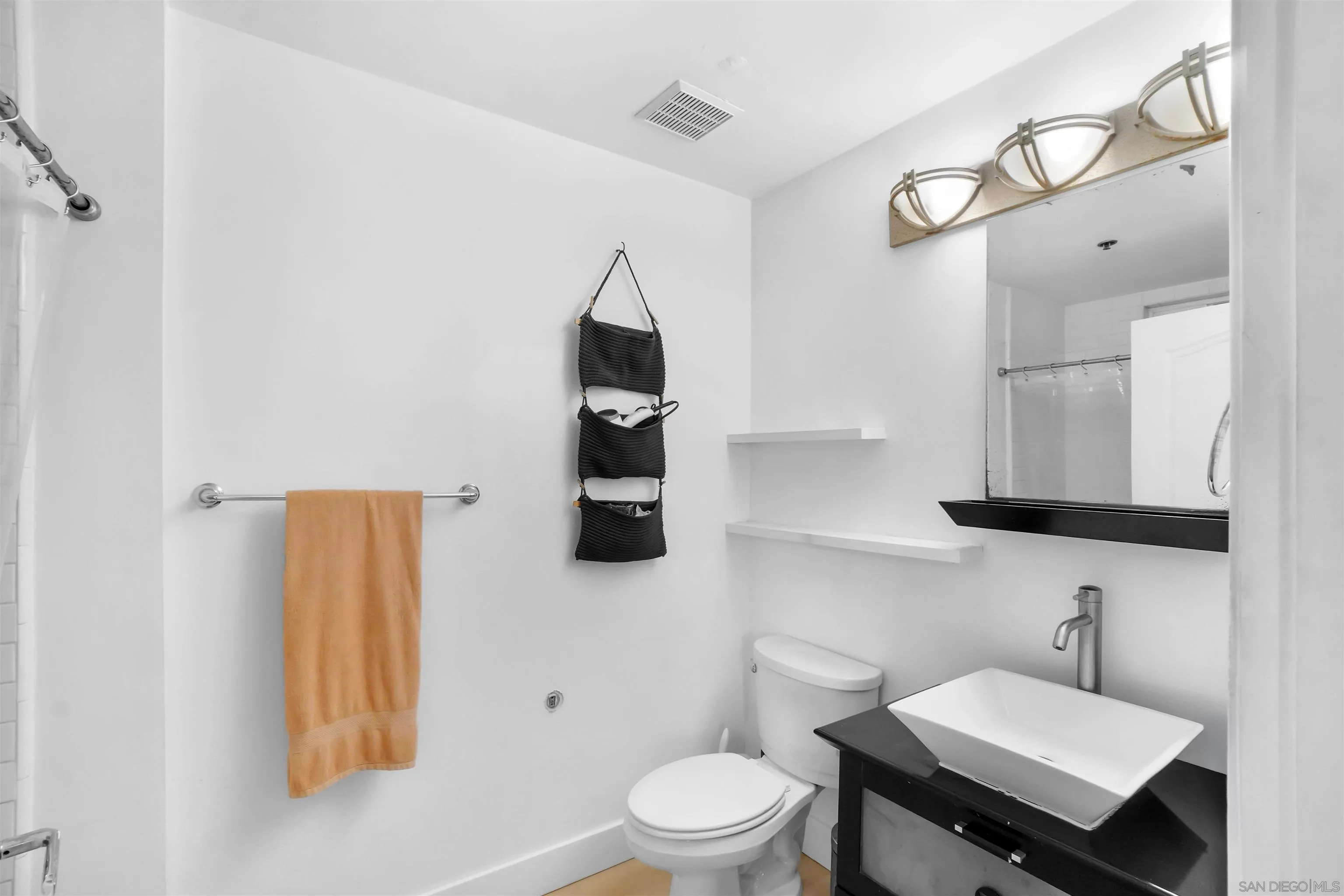 Photo #8: 260019179 Listing: Photo #8