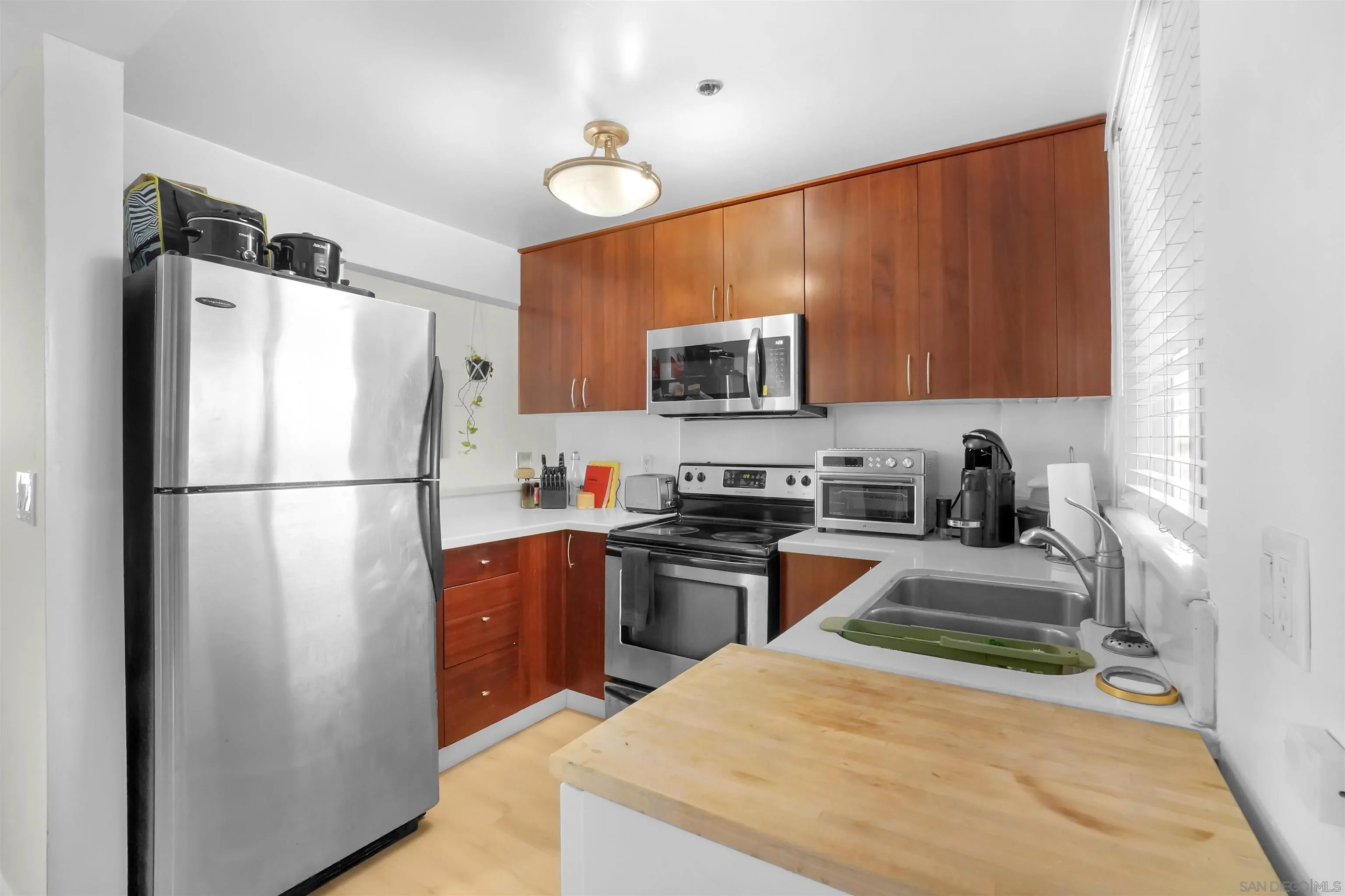 https://cdn.realtyfeed.com/cdn/127/260019179/9da6a923fdc4cdb82658d681fbc895d3.webp