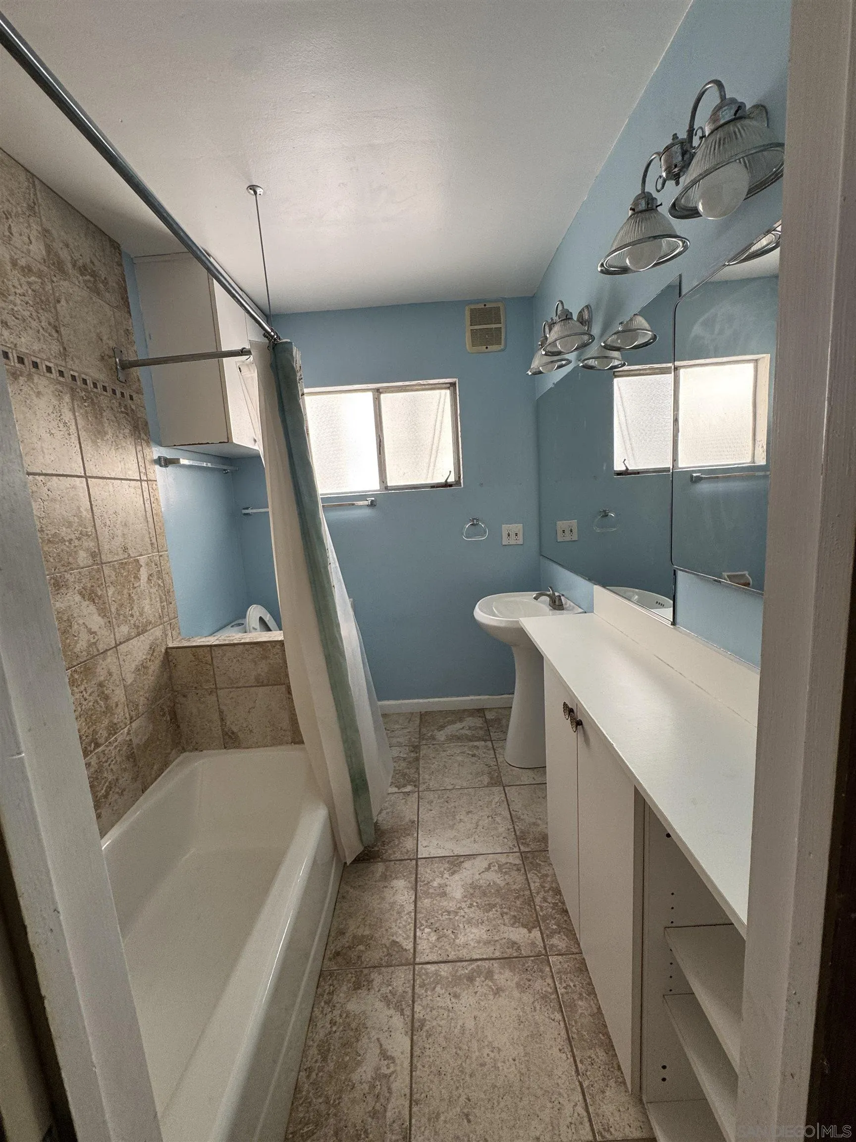 https://cdn.realtyfeed.com/cdn/127/260019180/a092105c24661f3041d89cd373d768ae.webp