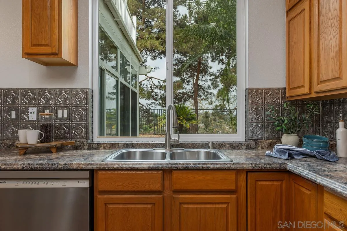 https://cdn.realtyfeed.com/cdn/127/260019181/794a25b3209999a4183fbceff6578a7e.webp