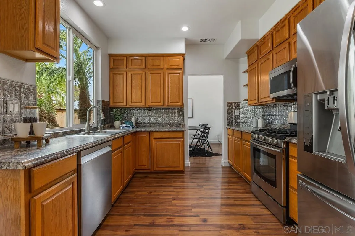 https://cdn.realtyfeed.com/cdn/127/260019181/845a81f3c833944edd78b79241ae9925.webp