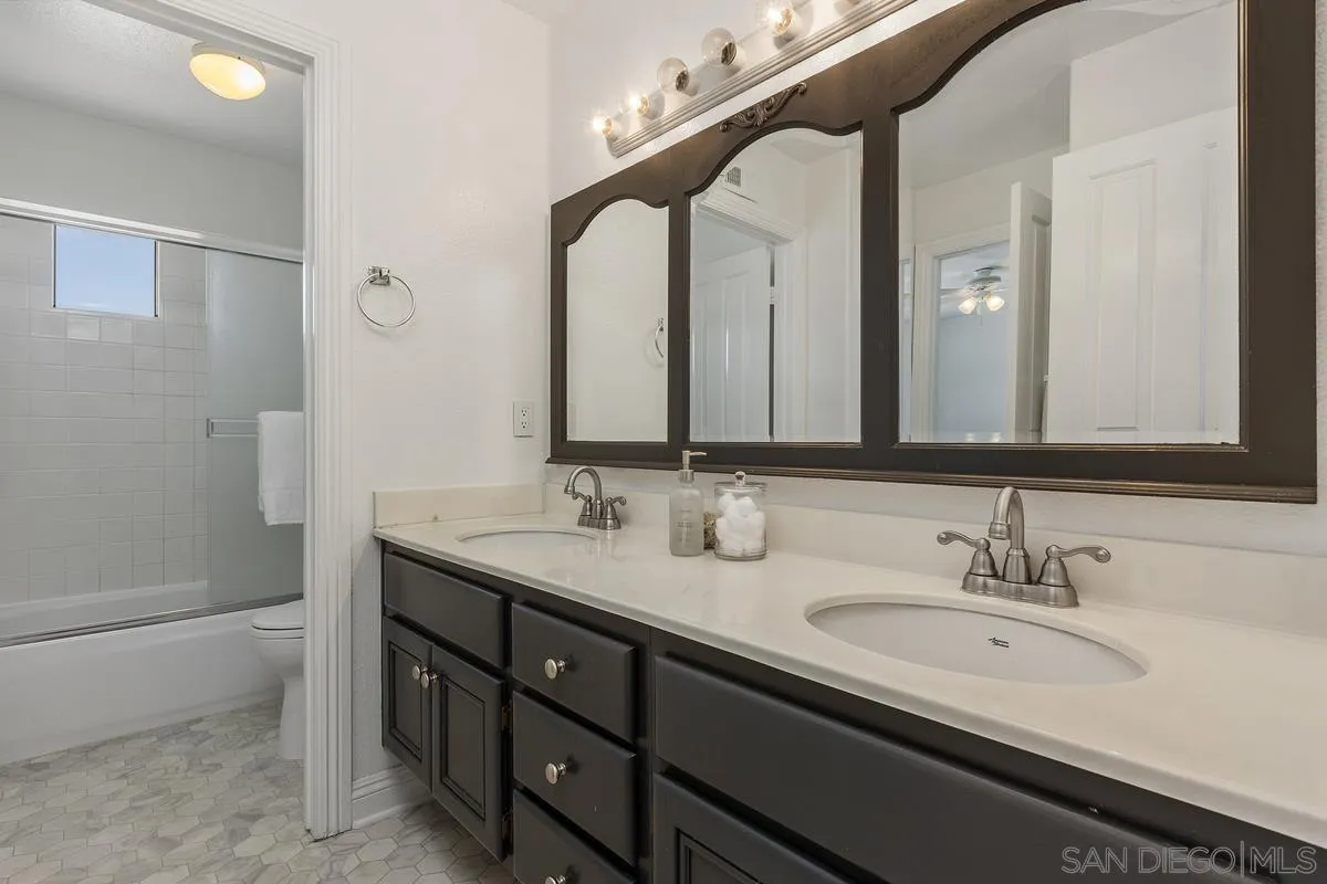 https://cdn.realtyfeed.com/cdn/127/260019181/fbbb4b8b8c5ce4d4f82dca5004688a94.webp