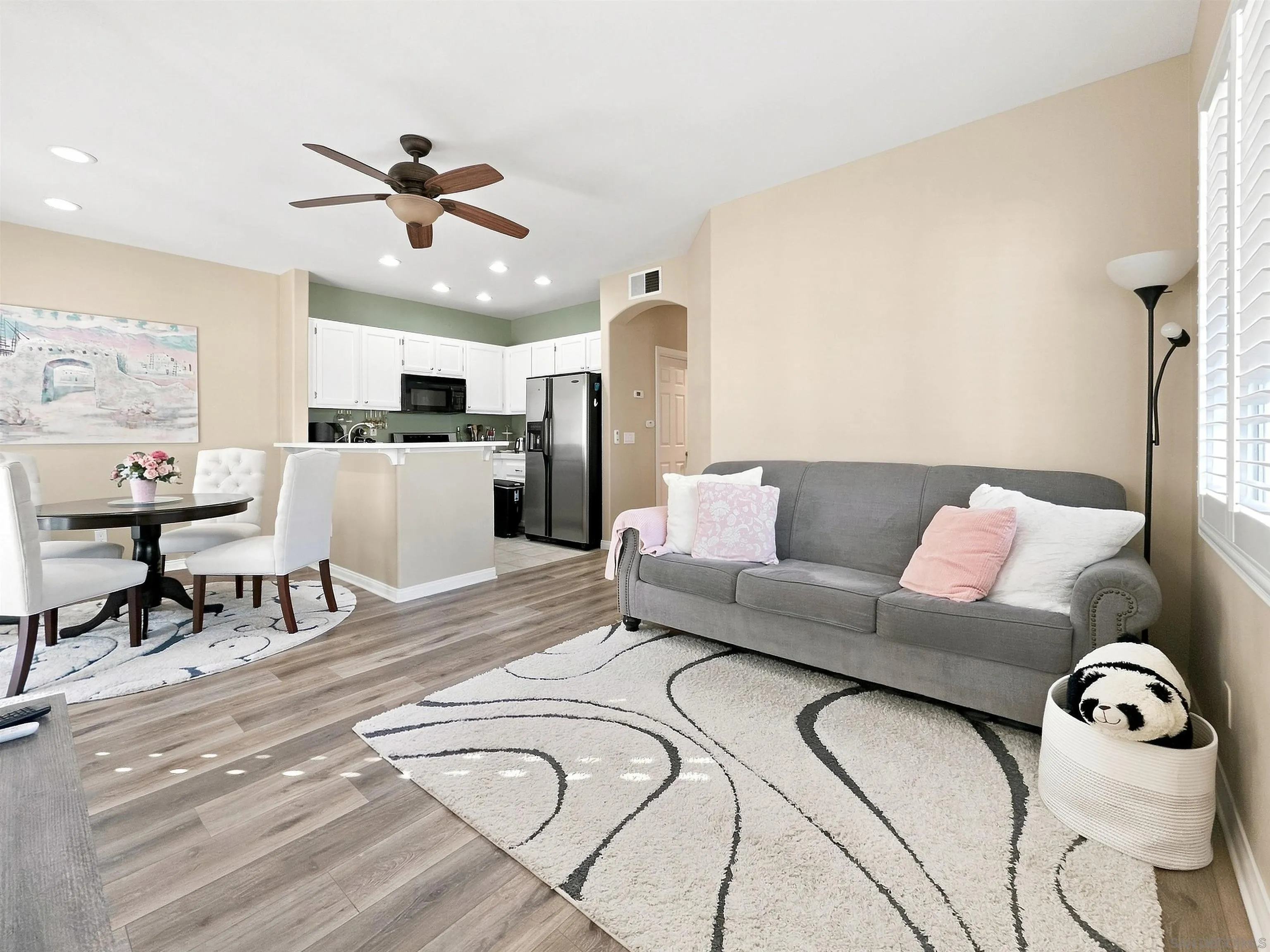 Photo #2: 260019182 Listing: Photo #2