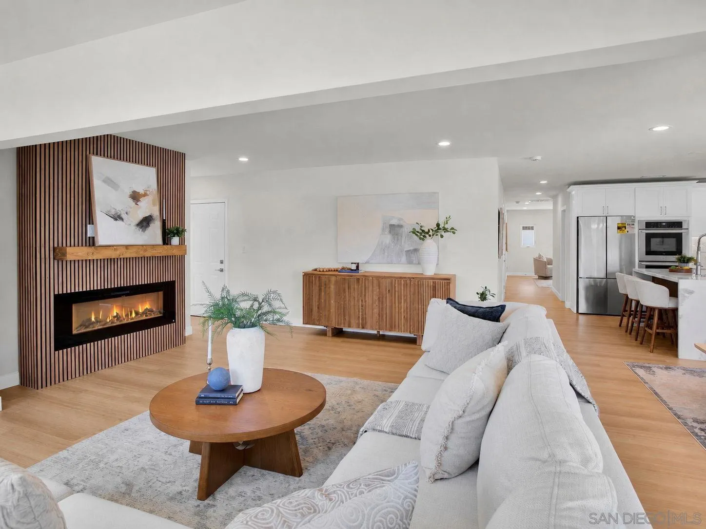 https://cdn.realtyfeed.com/cdn/127/260019185/12c190032033393fd09e8ea3a4c66ede.webp